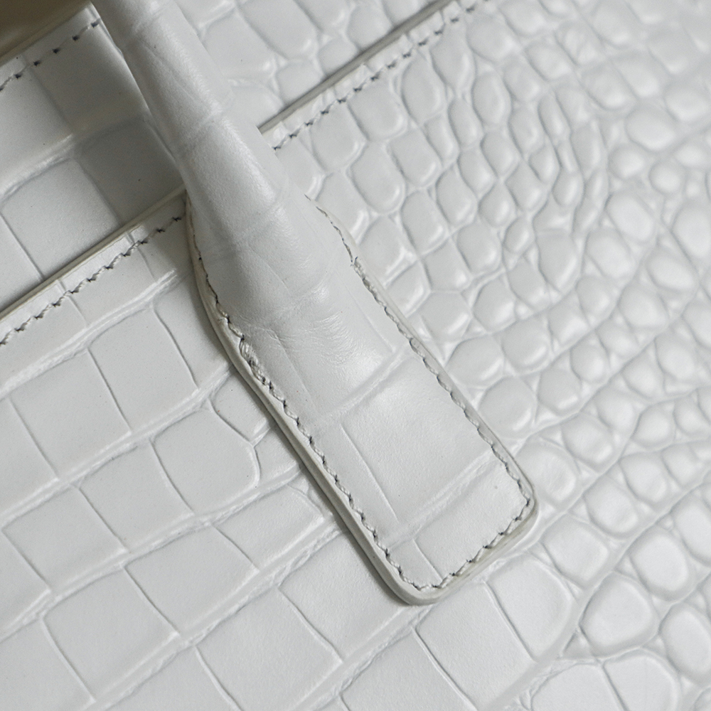 Bagsaaa crocodile-embossed Ch**el Cerf or Executive tote bag in white - 40cm