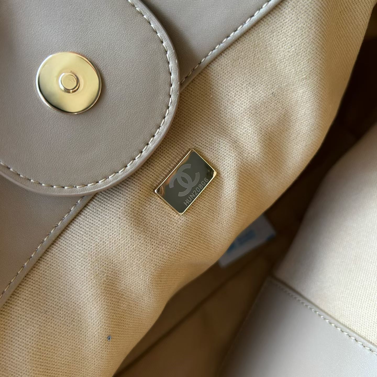 Bagsaaa Ch**el Deauville tote bag in canvas material with beige and white stripes