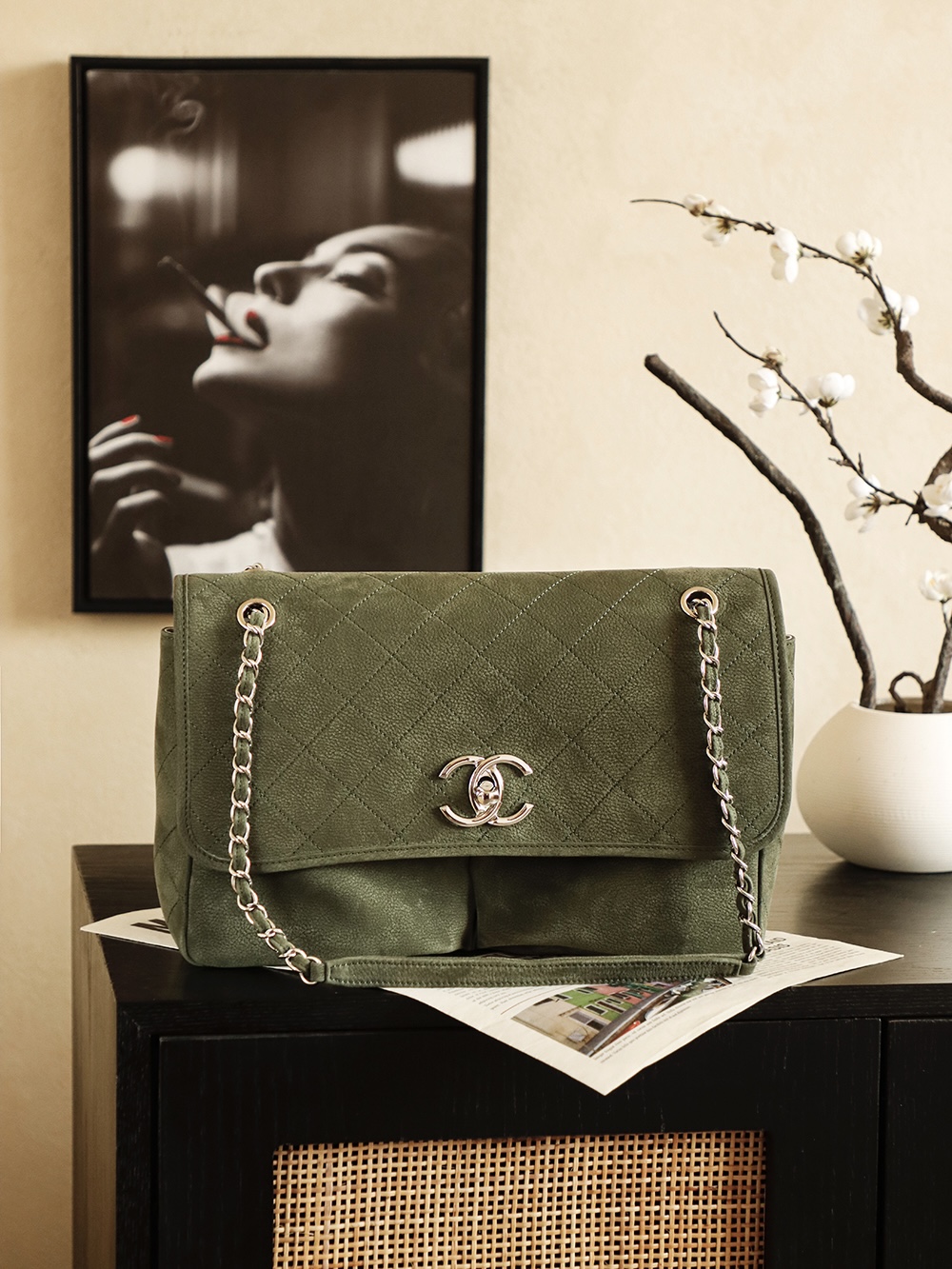 Bagsaaa Ch**el Split Pocket Flap Bag in green suede - 35cm