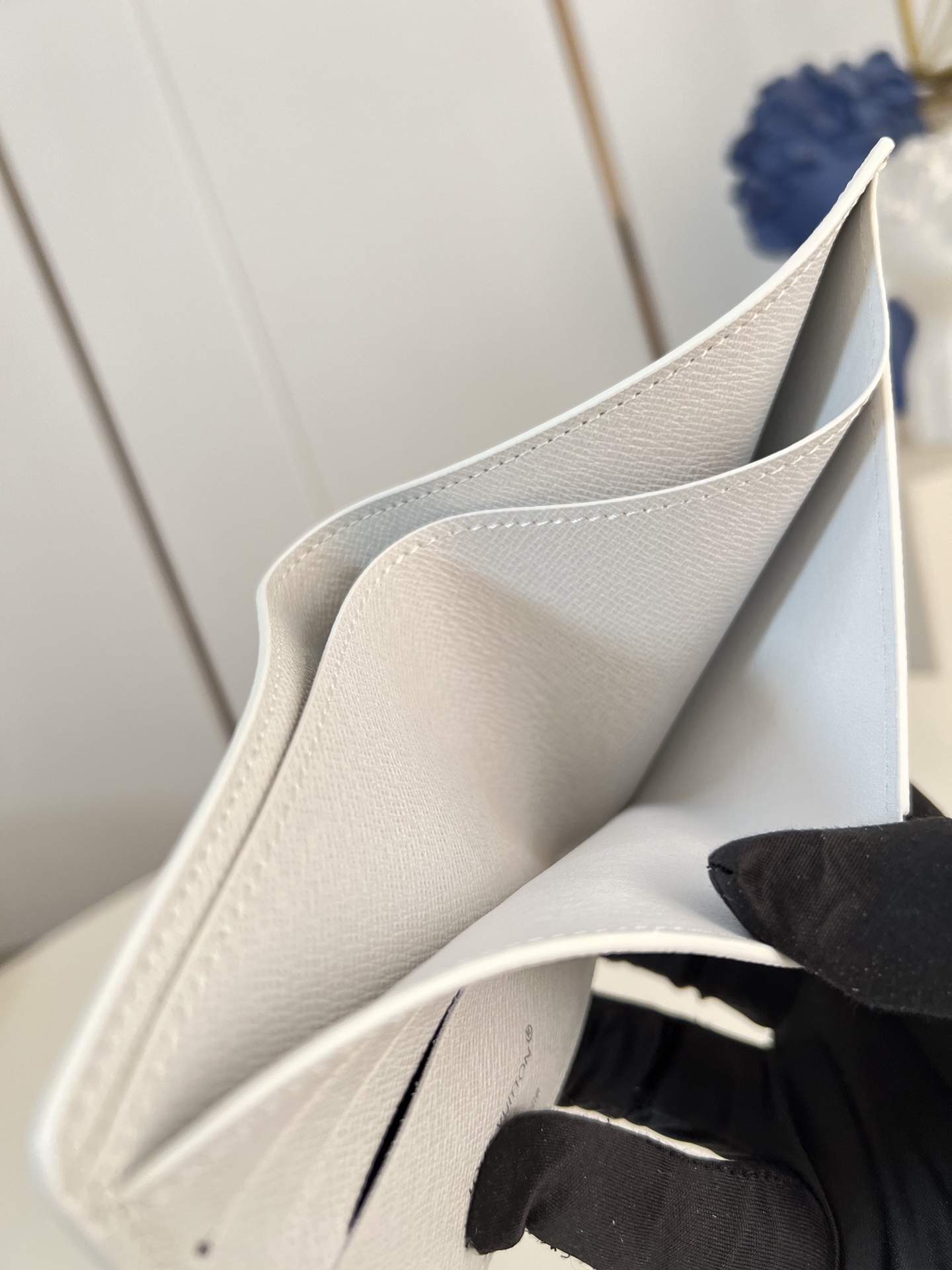 Bagsaaa LV Multiple Wallet M27082 White - 11.5cm