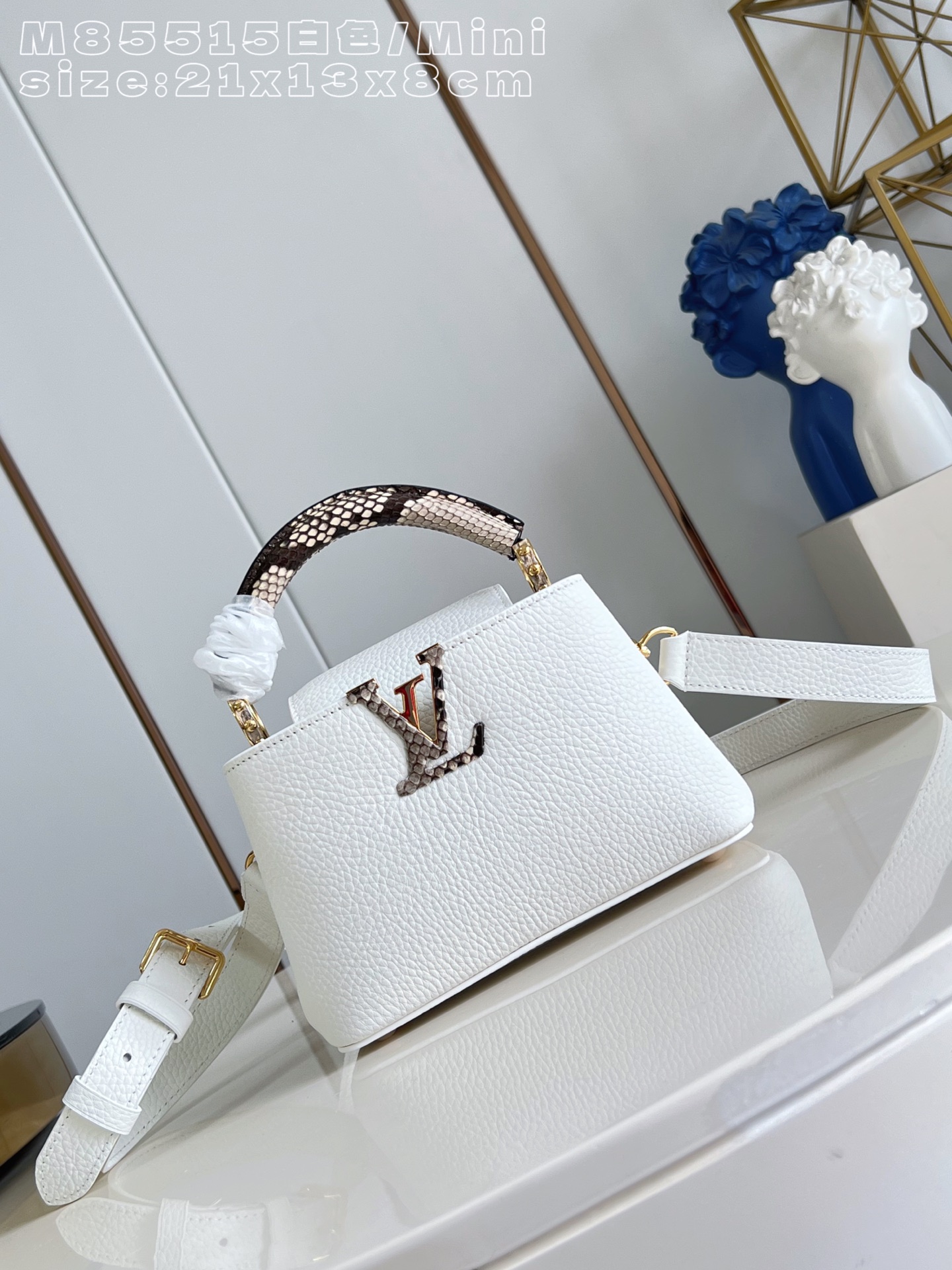 Bagsaaa L0vis Vvtt0n Capucines Mini handbag in white with a python leather top handle - 21cm