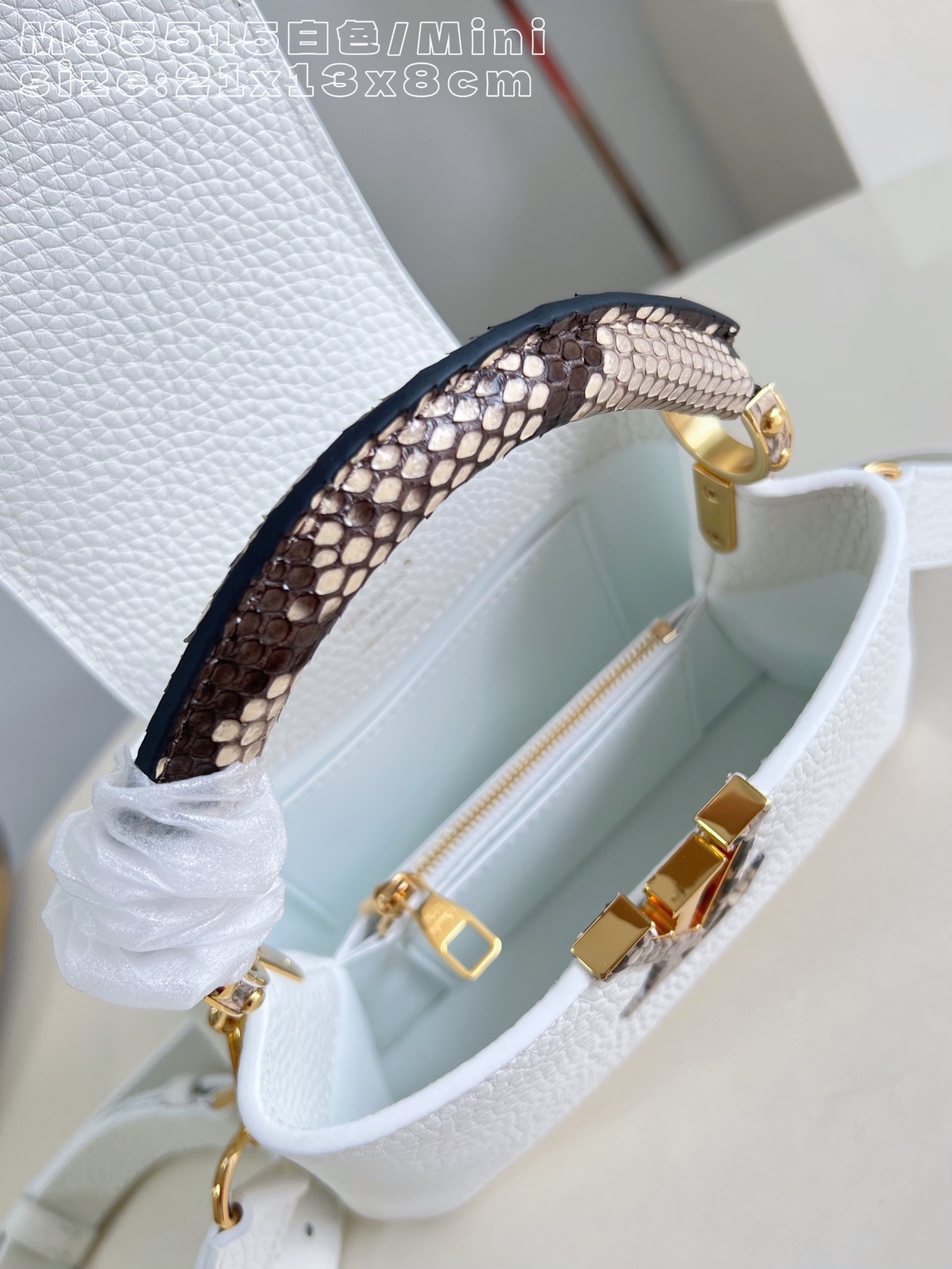Bagsaaa L0vis Vvtt0n Capucines Mini handbag in white with a python leather top handle - 21cm