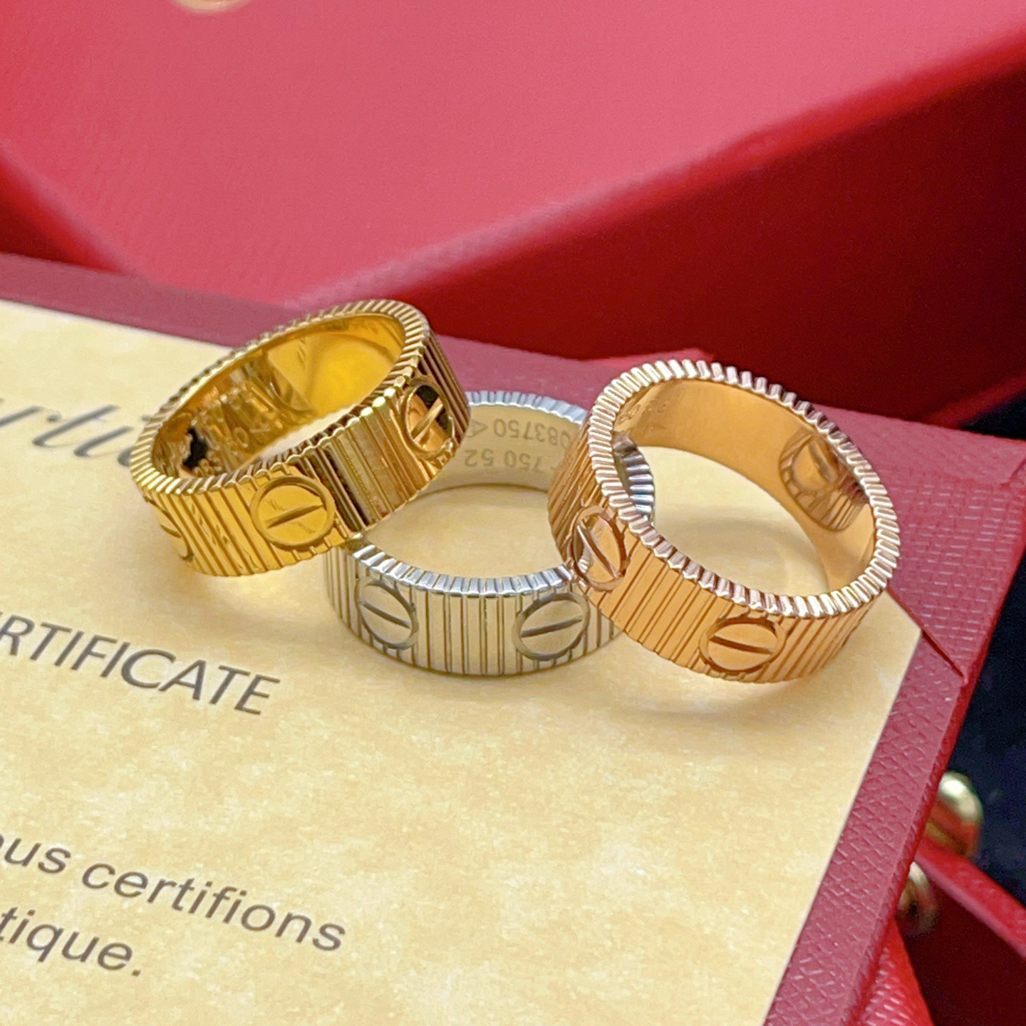 Bagsaaa Ca*t1er Love Unlimited Ring gold color