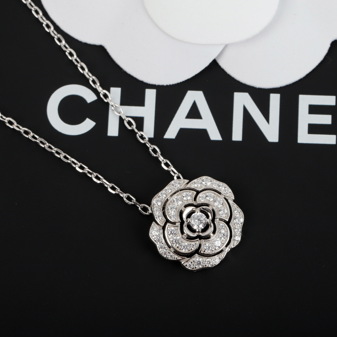Bagsaaa Ch**el Camélia Pendant necklace