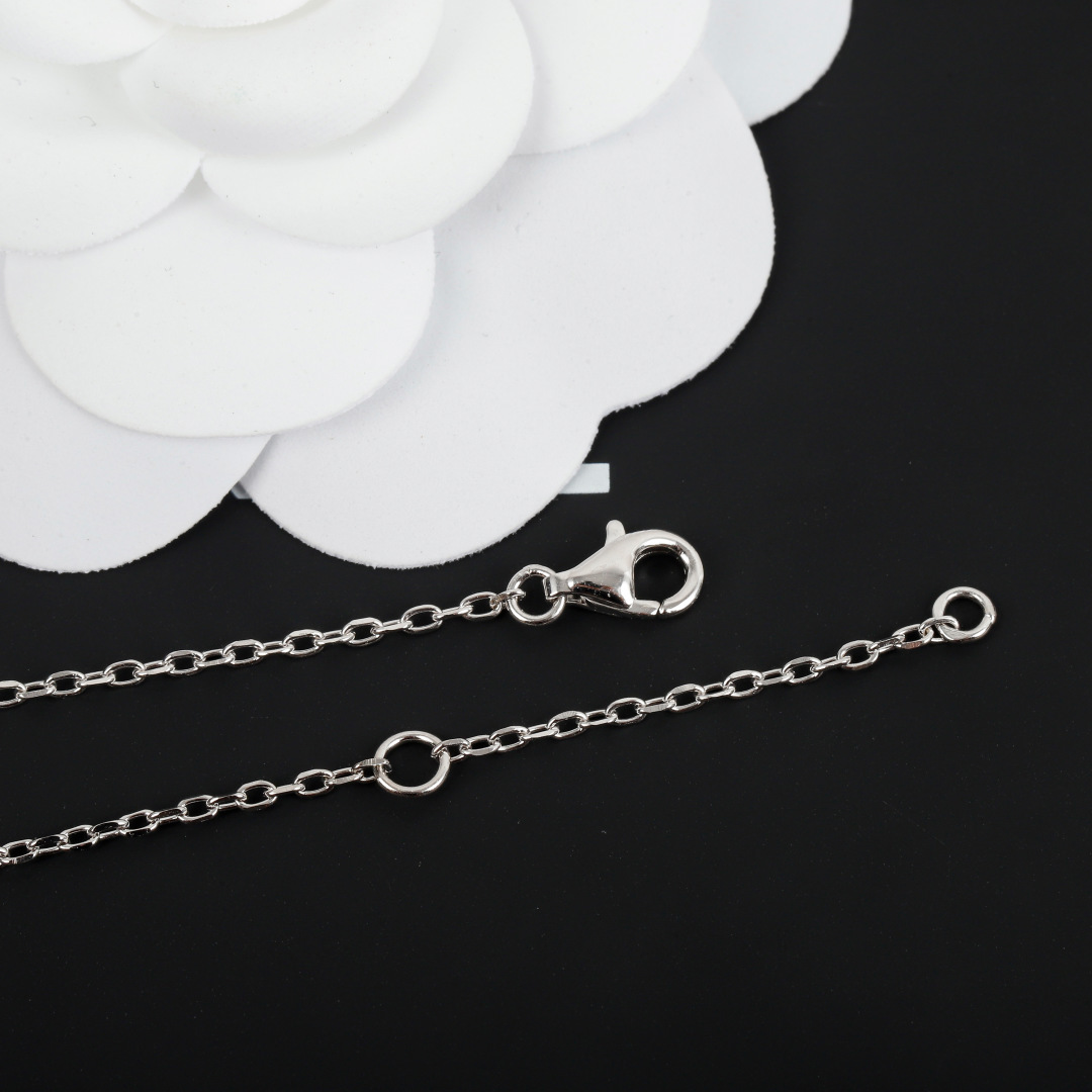 Bagsaaa Ch**el Camélia Pendant necklace