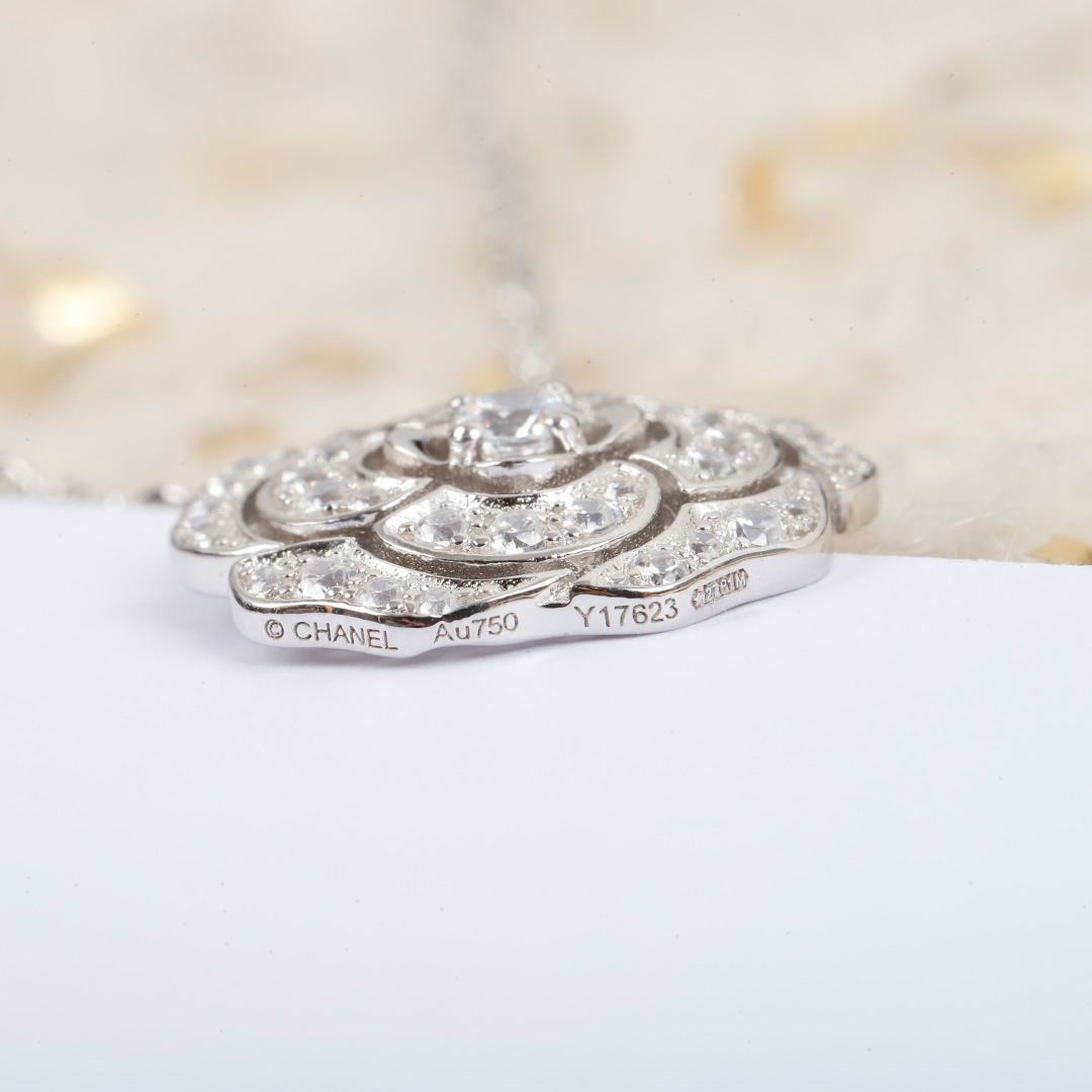 Bagsaaa Ch**el Camélia Pendant necklace