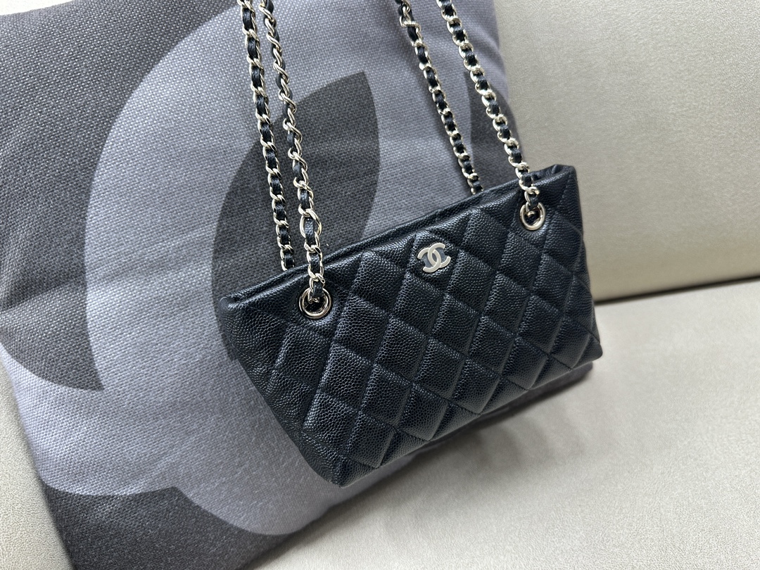 Bagsaaa Ch**el Timeless Classics black caviar leather - 17cm