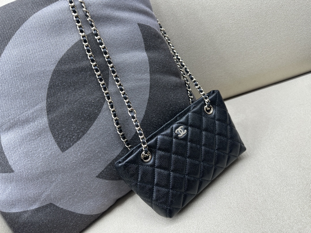 Bagsaaa Ch**el Timeless Classics black caviar leather - 17cm