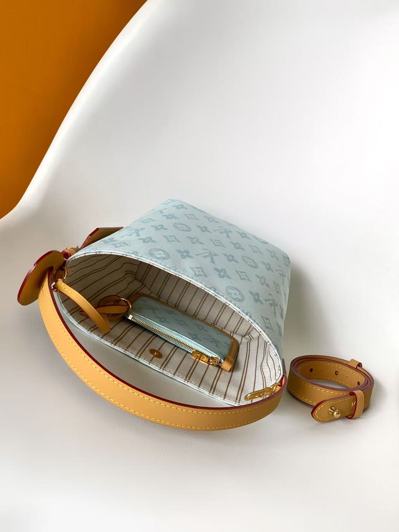 Bagsaaa L0vis Vvtt0n All In BB bag in Monogram Origine canvas light blue - 18cm