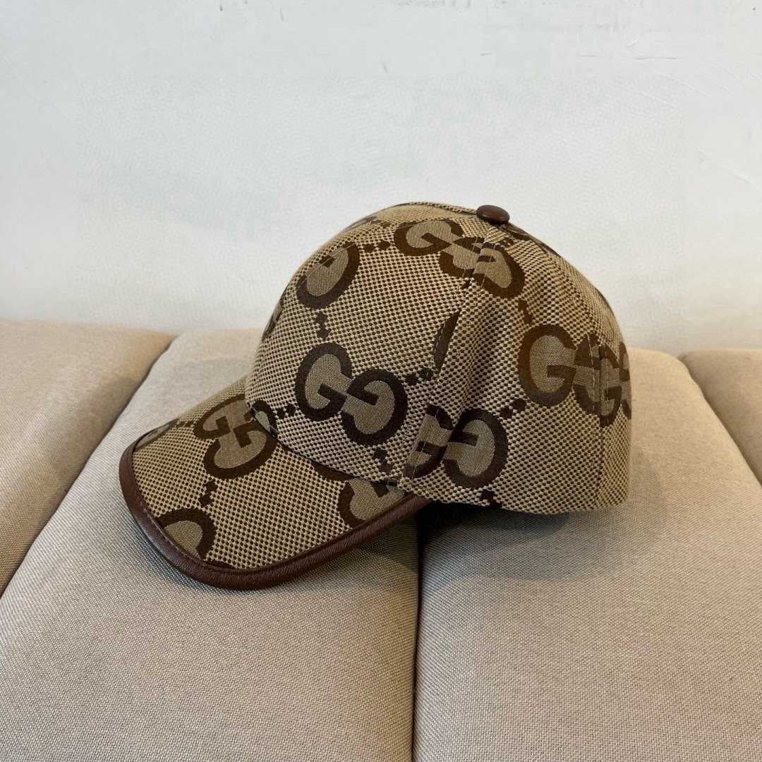Bagsaaa Gvc*1 GG canvas baseball hat with a brown leather trim