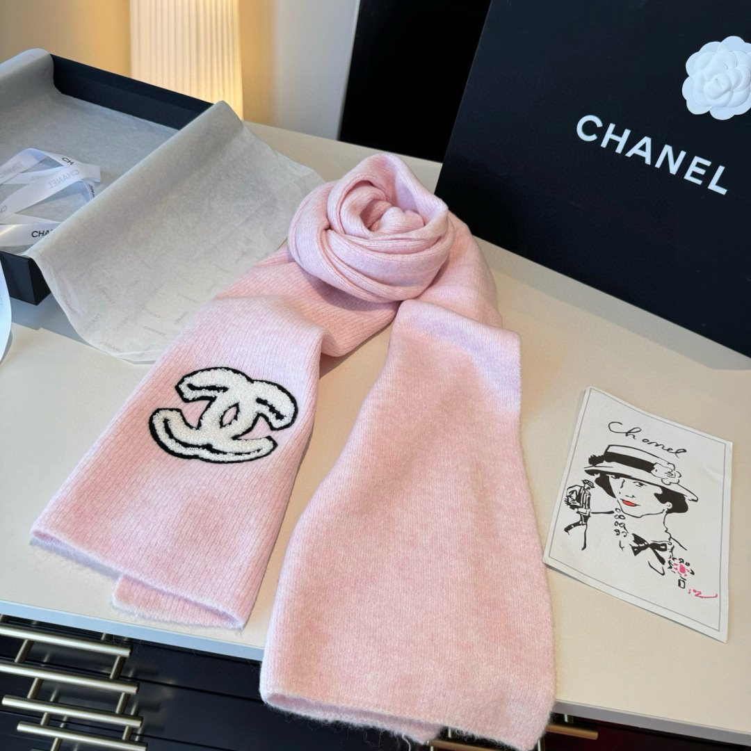 Bagsaaa Ch**el cashmere and silk knit scarf in pink