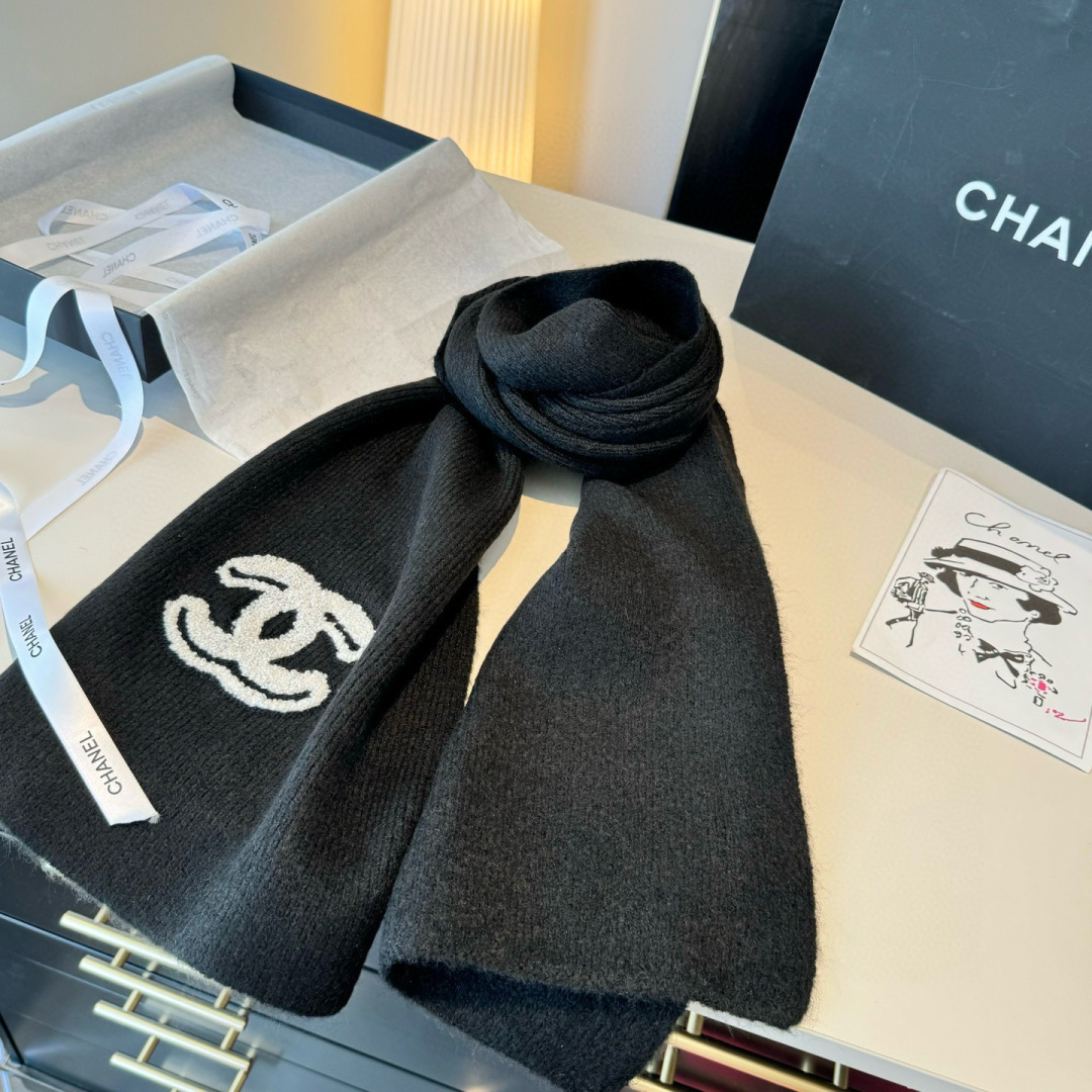 Bagsaaa Ch**el cashmere and silk knit scarf in black