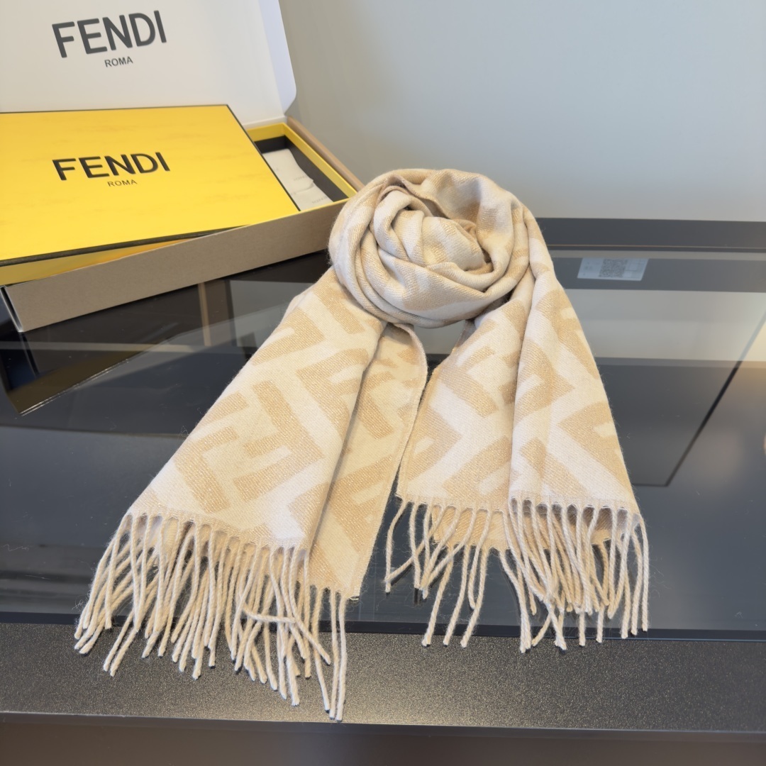 Bagsaaa F**di Roma wool and cashmere blend scarf in a beige and white