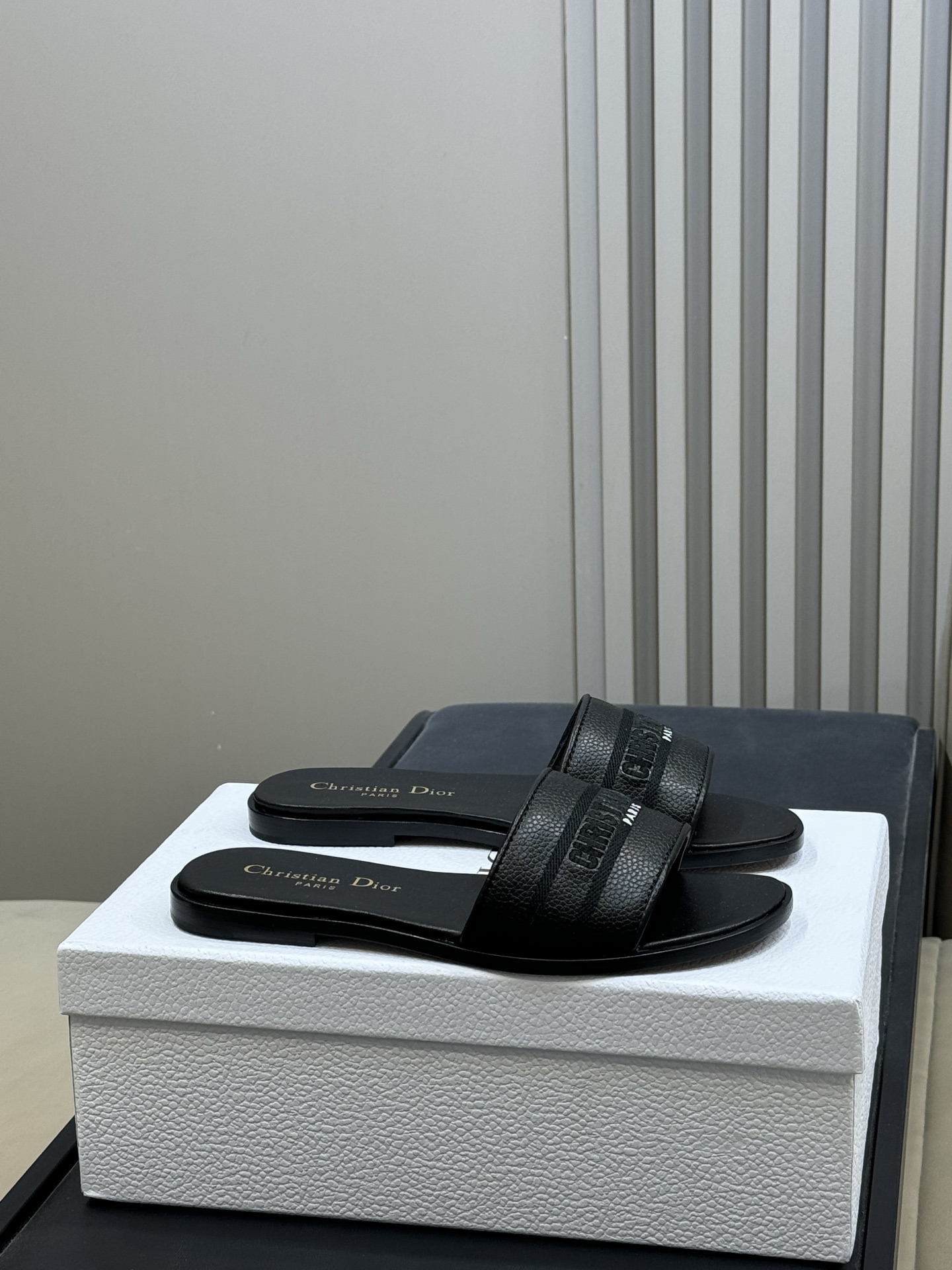 Bagsaaa D10r Dway Slide Black Grained Calfskin