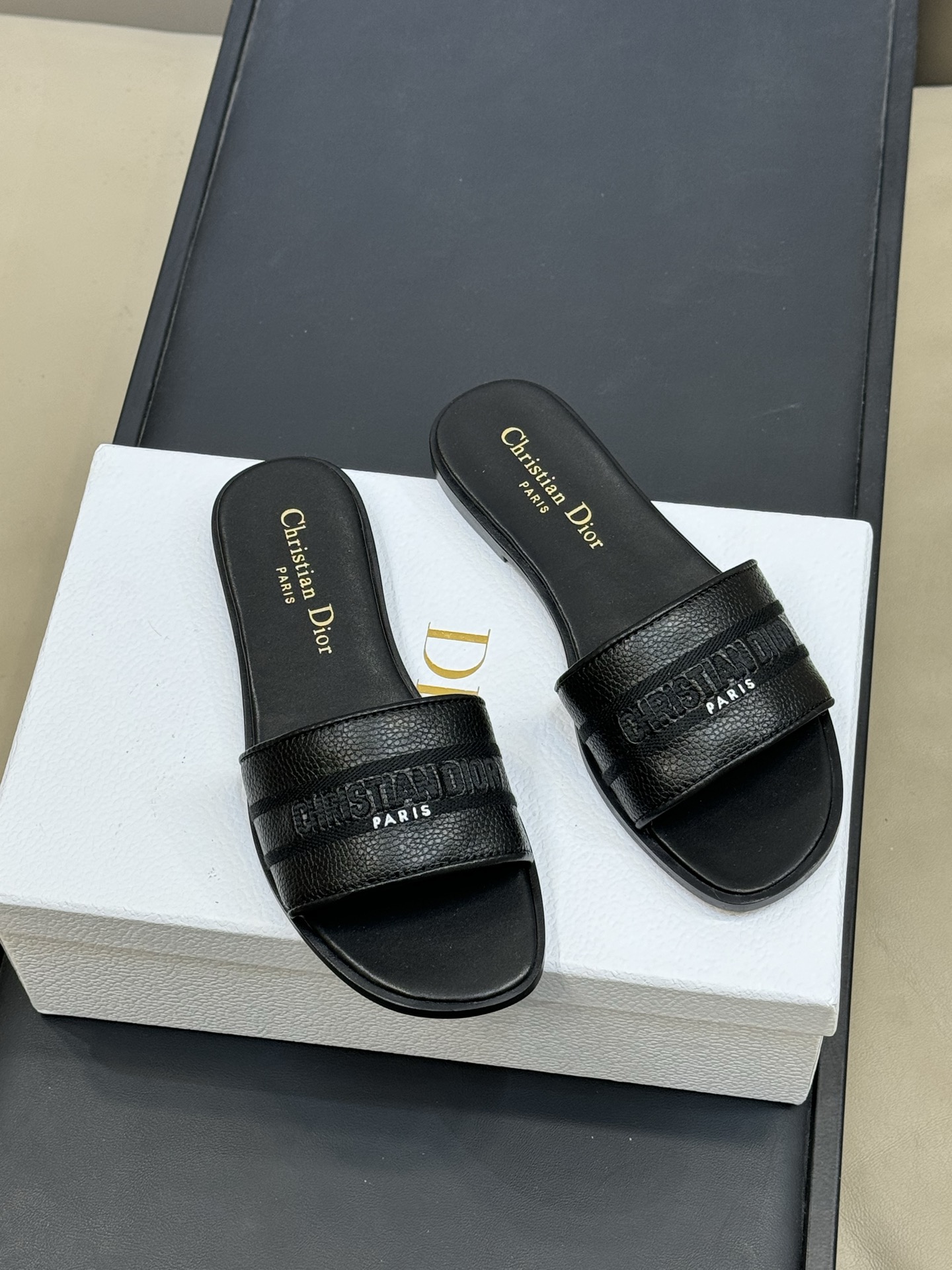 Bagsaaa D10r Dway Slide Black Grained Calfskin