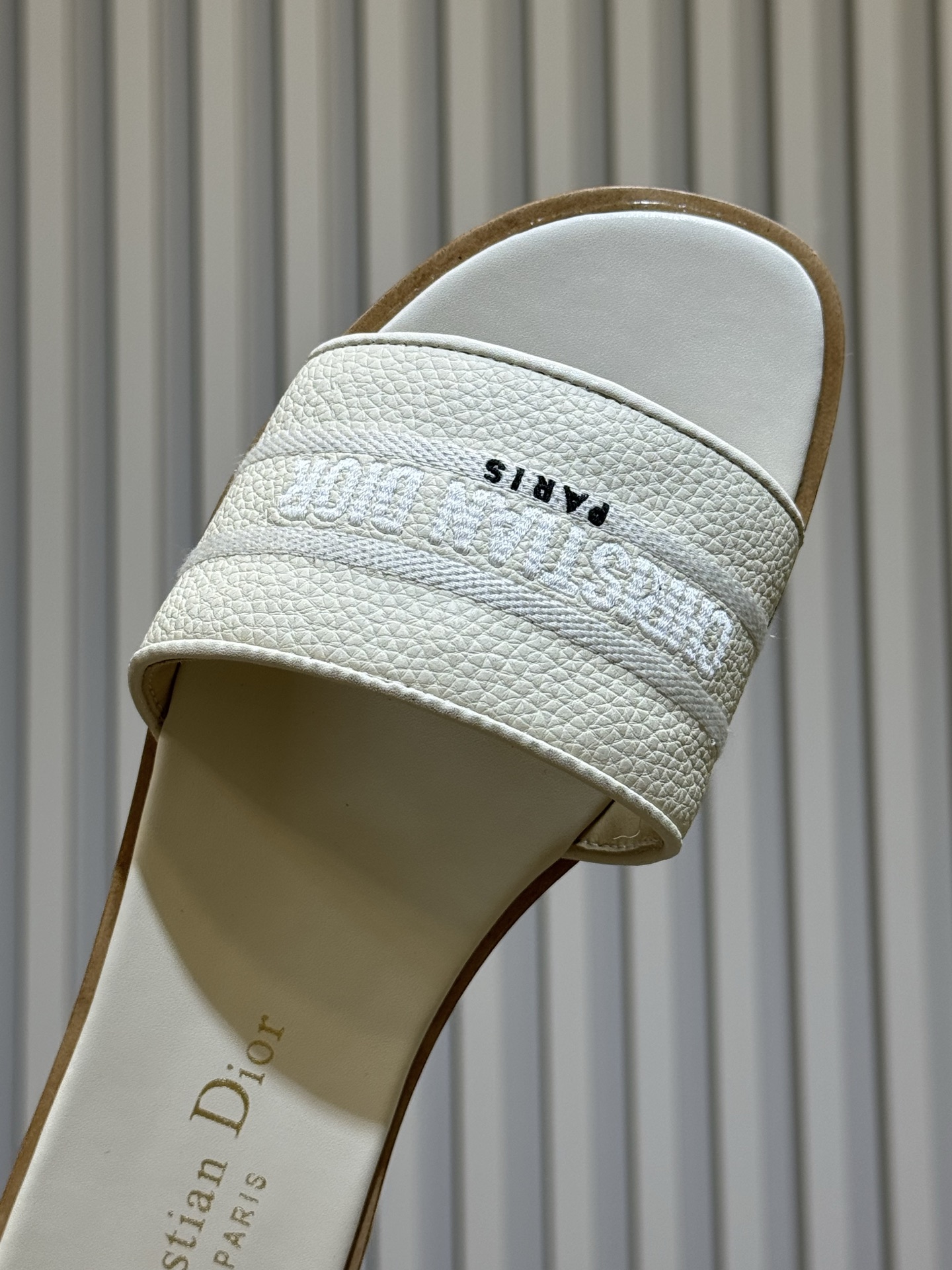 Bagsaaa D10r Dway Slide White Grained Calfskin