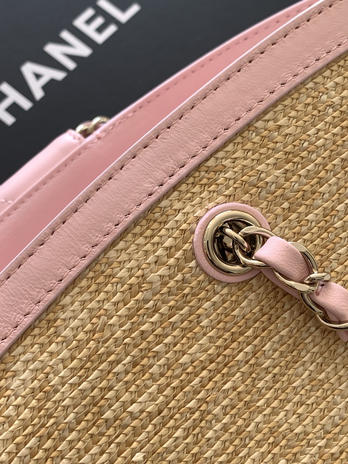 Bagsaaa Ch**el Small Small Tote beige braided straw and light pink lambskin AS5951 - 41cm
