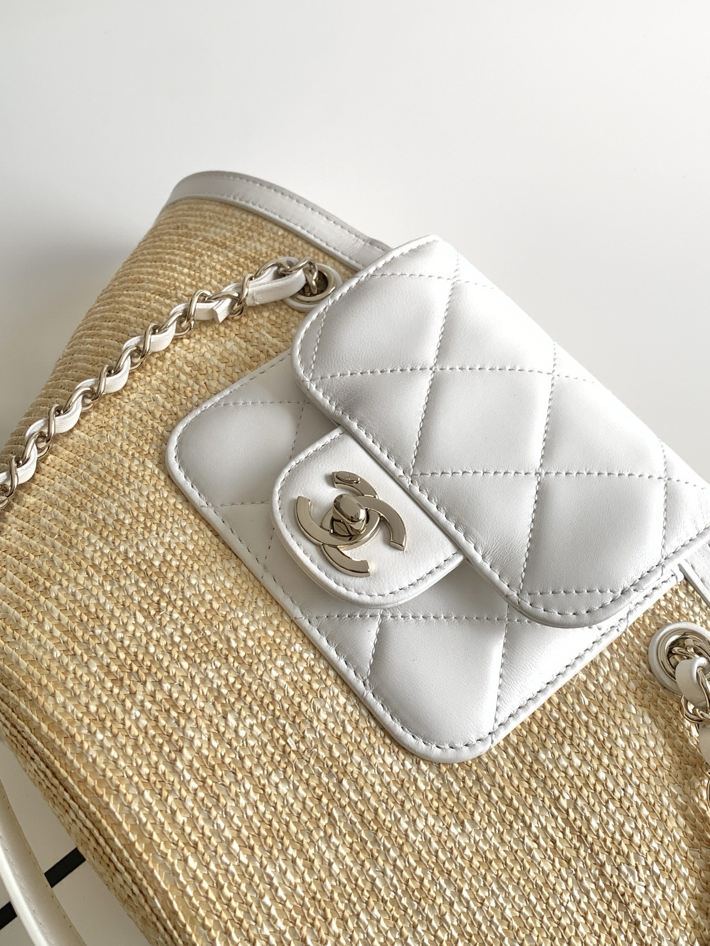 Bagsaaa Ch**el Small Small Tote beige braided straw and white lambskin AS5951 - 41cm