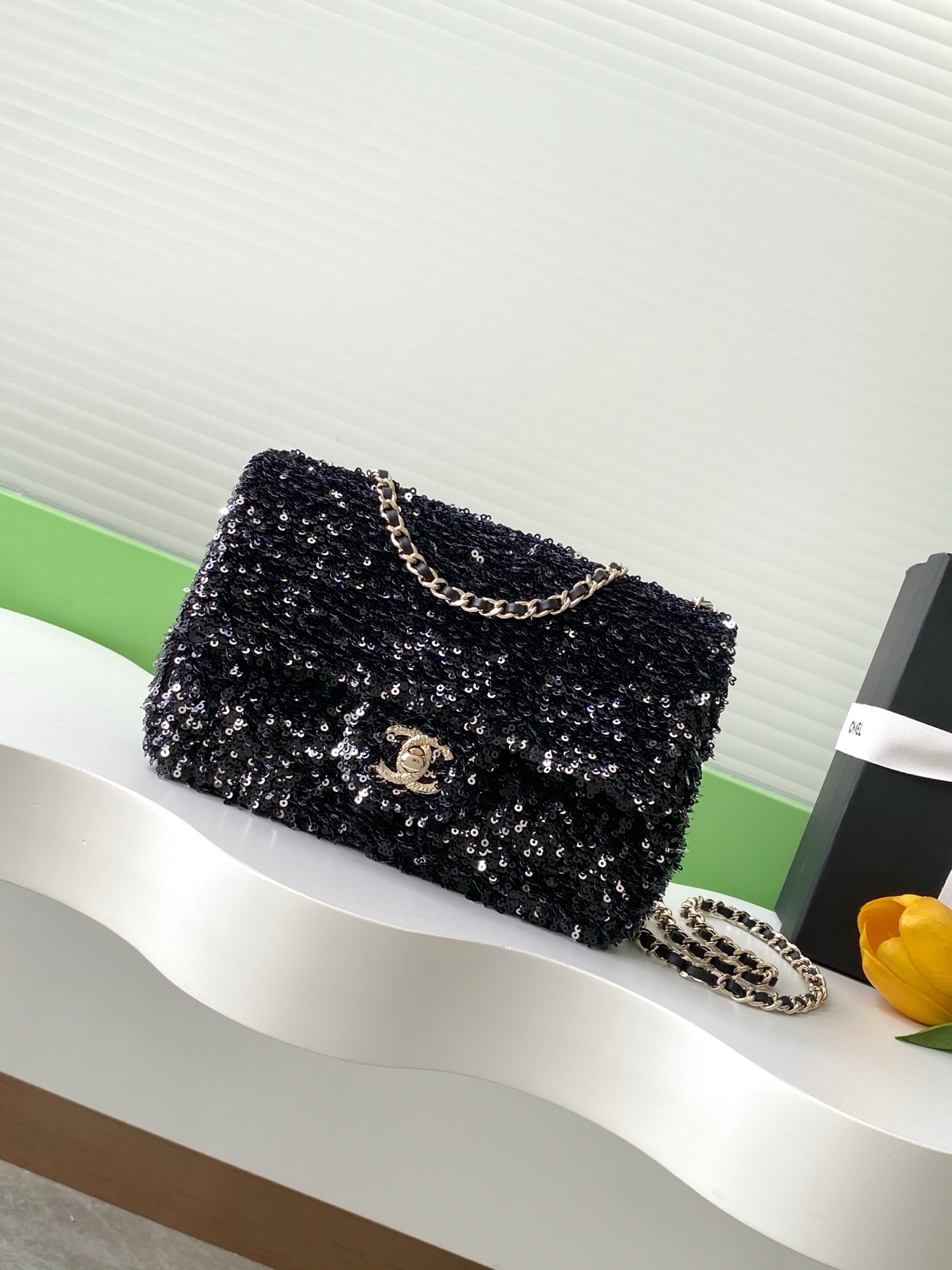 Bagsaaa Ch**el small flap bag in black and white sequins with gold-tone metal - 21cm