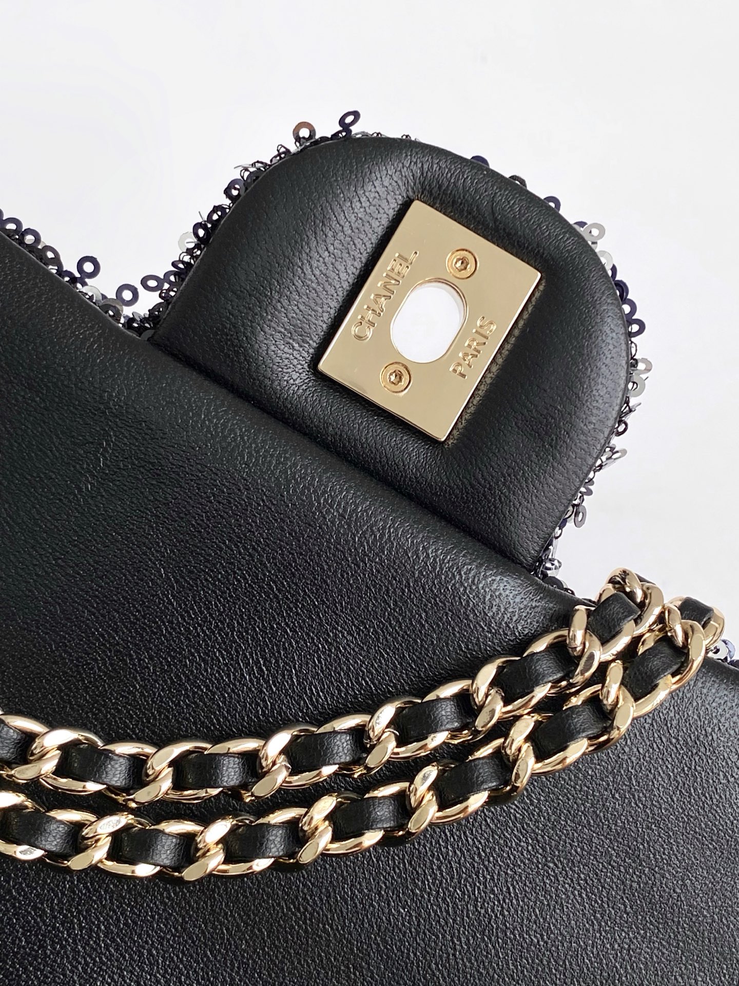 Bagsaaa Ch**el small flap bag in black and white sequins with gold-tone metal - 21cm