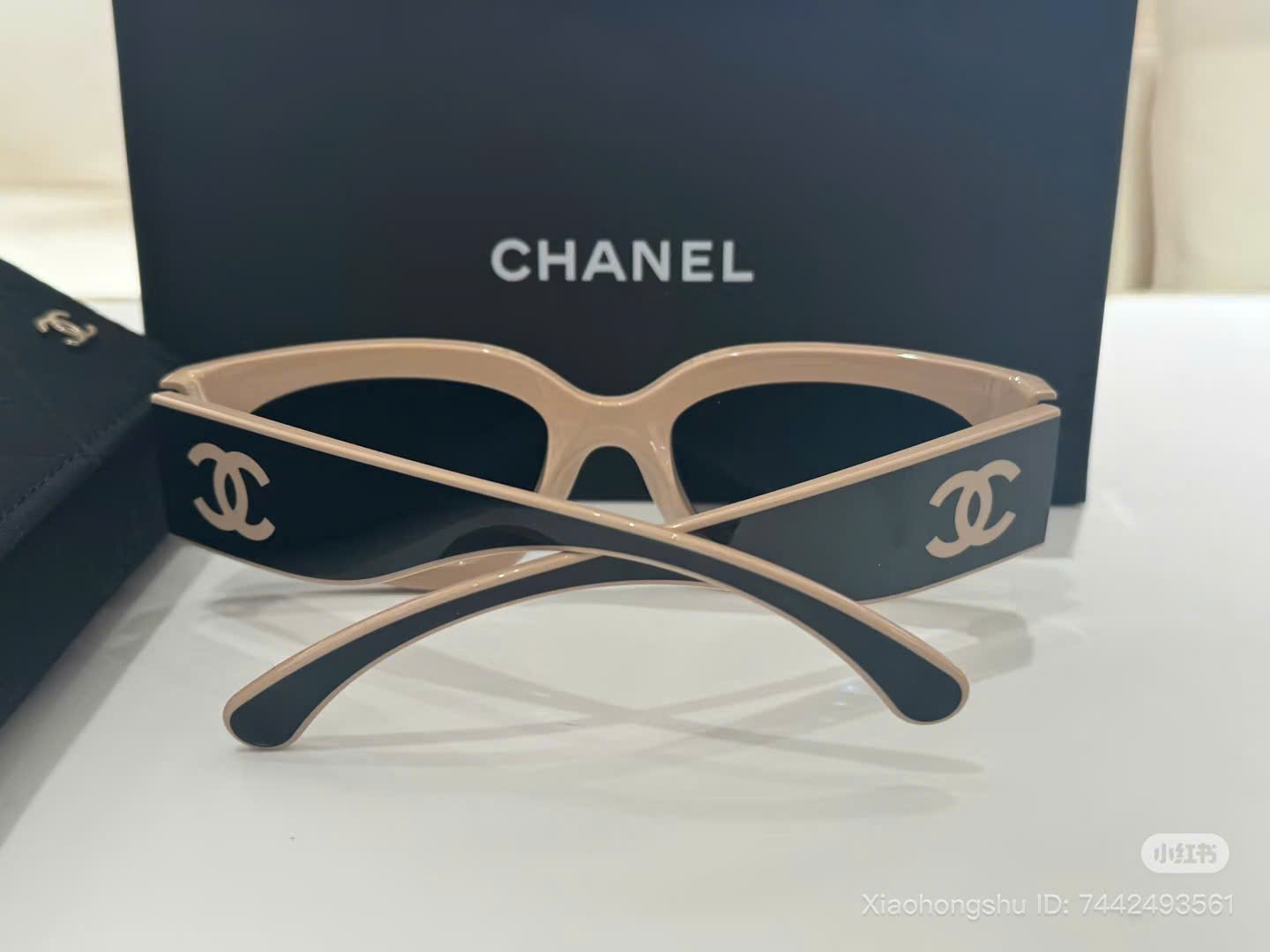 Bagsaaa Ch**el Cat Eye Sunglasses Black & Beige - Lenses: Light Grey