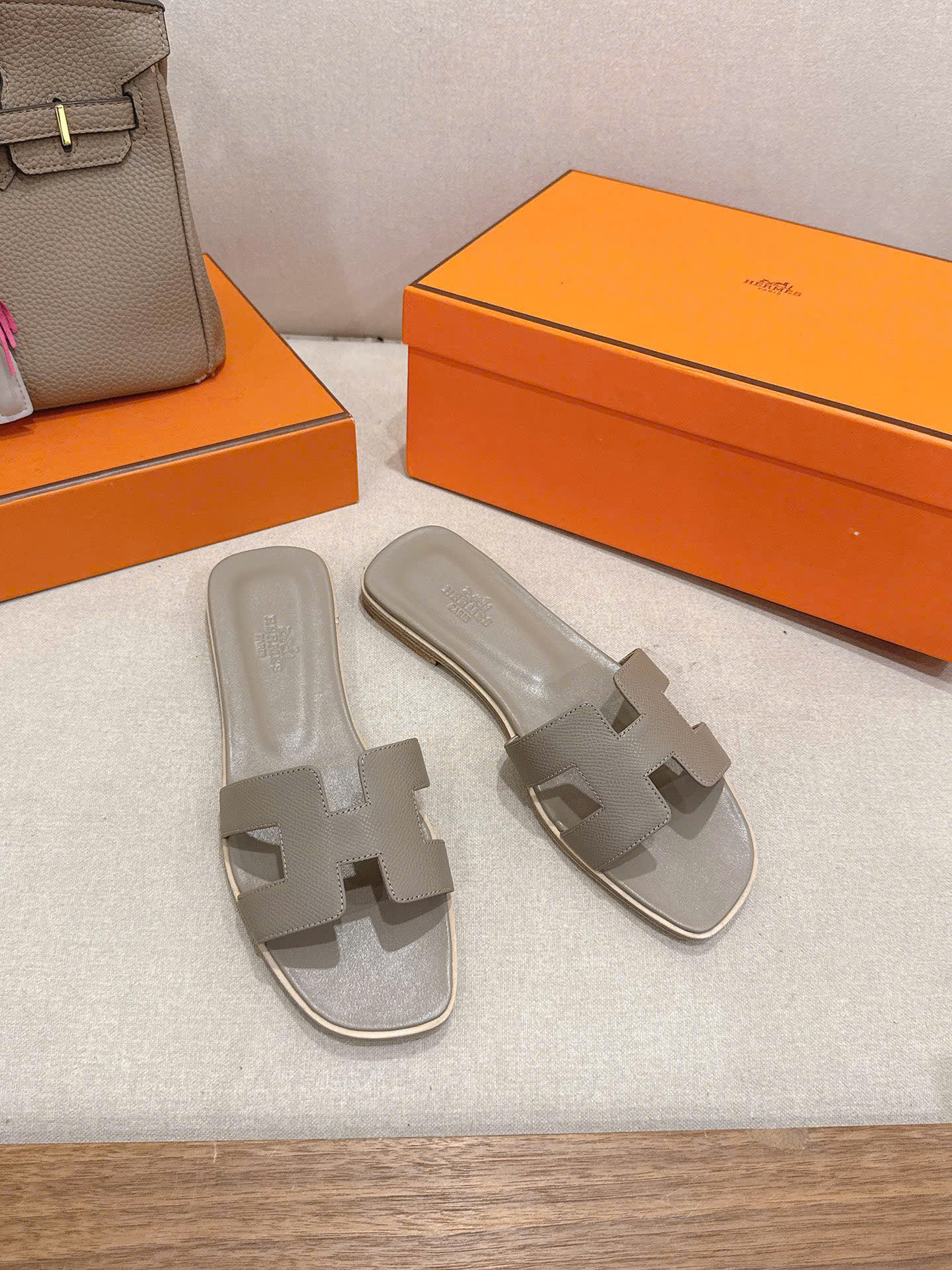 Bagsaaa H**me5 Oran sandals in Etoupe epsom leather