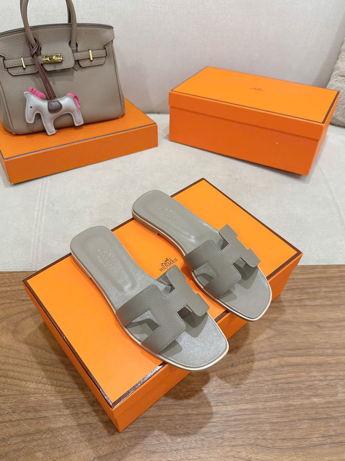 Bagsaaa H**me5 Oran sandals in Etoupe epsom leather
