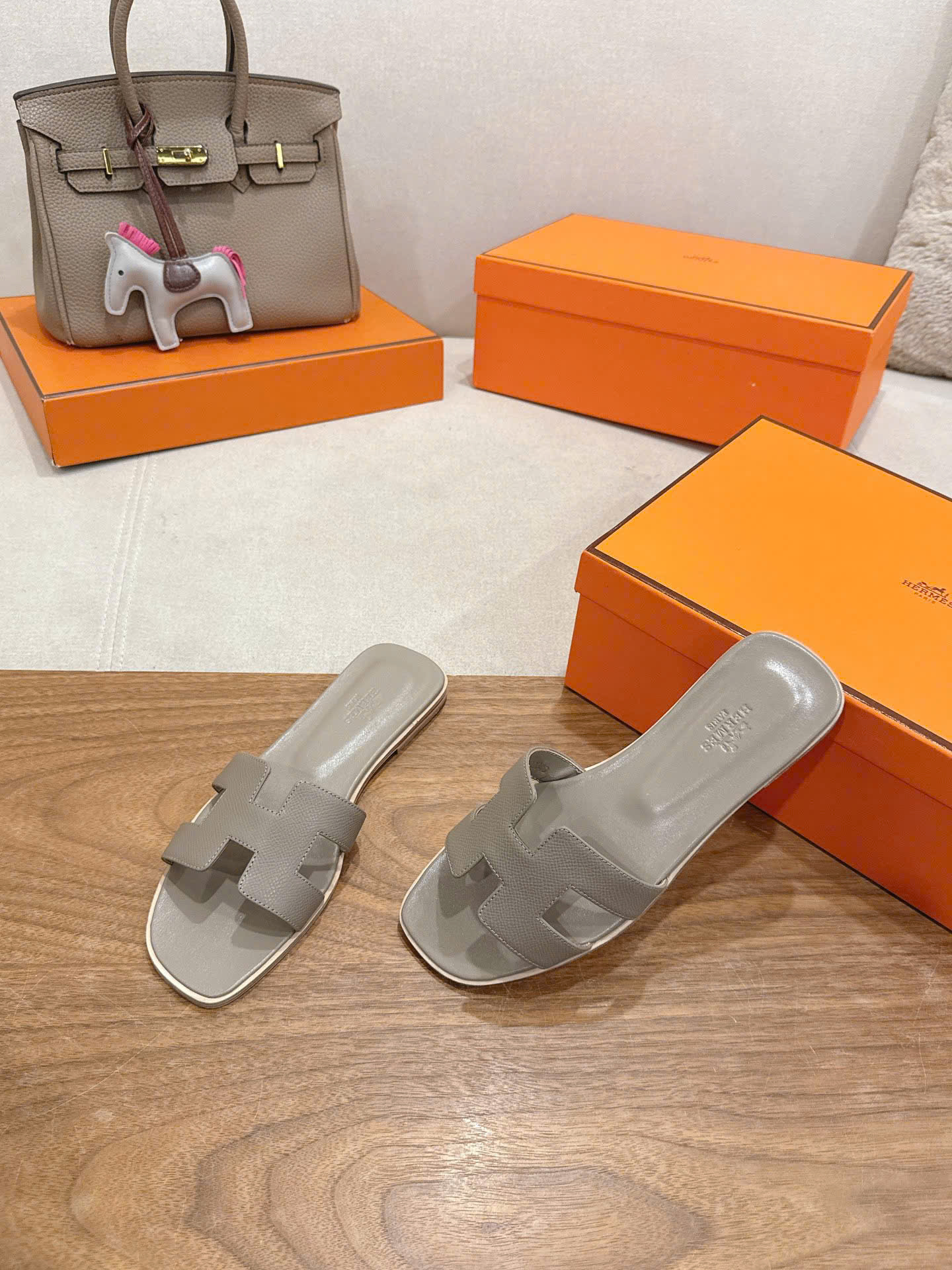 Bagsaaa H**me5 Oran sandals in Etoupe epsom leather