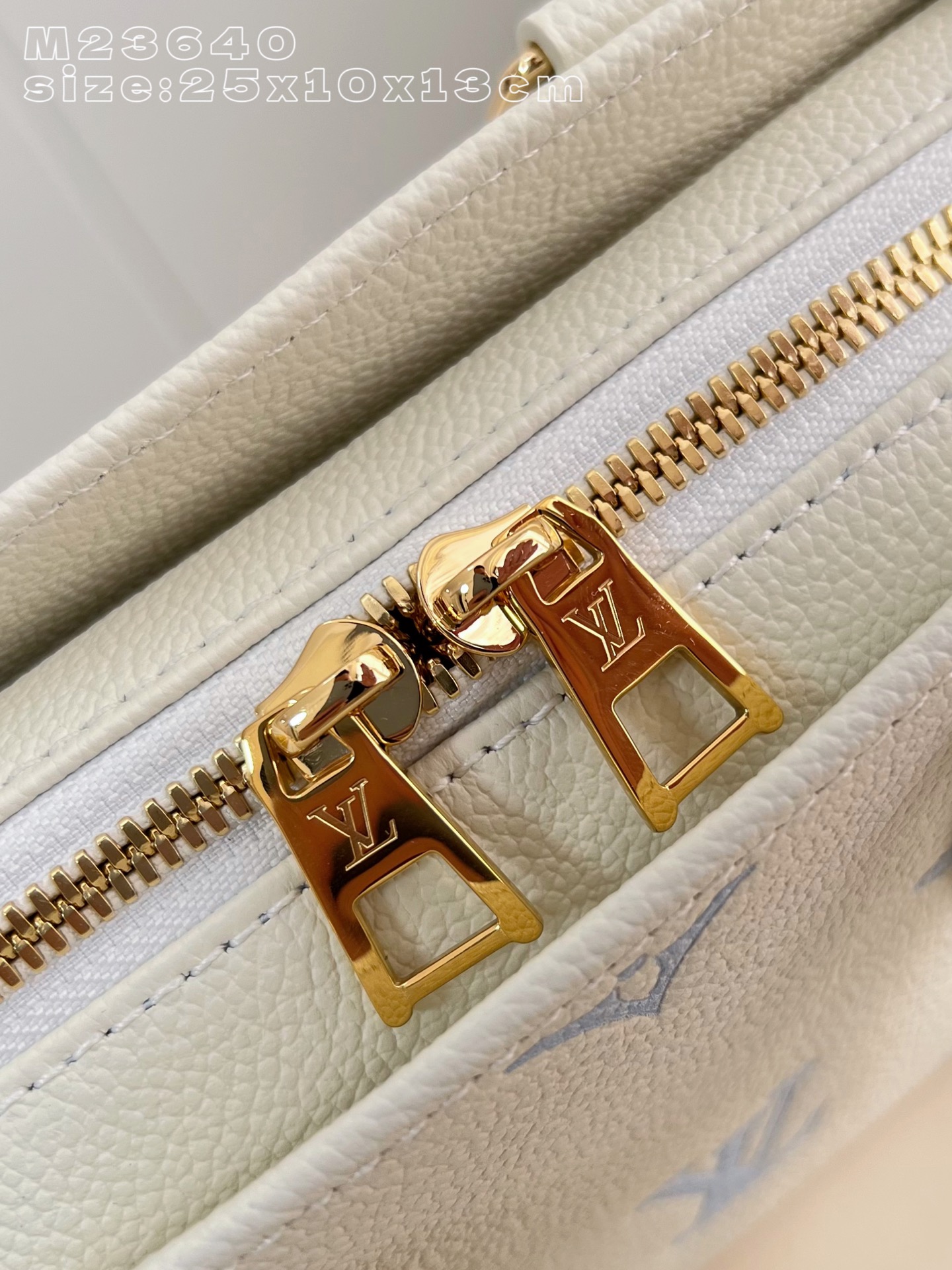 Bagsaaa LV M27577 OnTheGo East West Milky White/Blue - 25cm