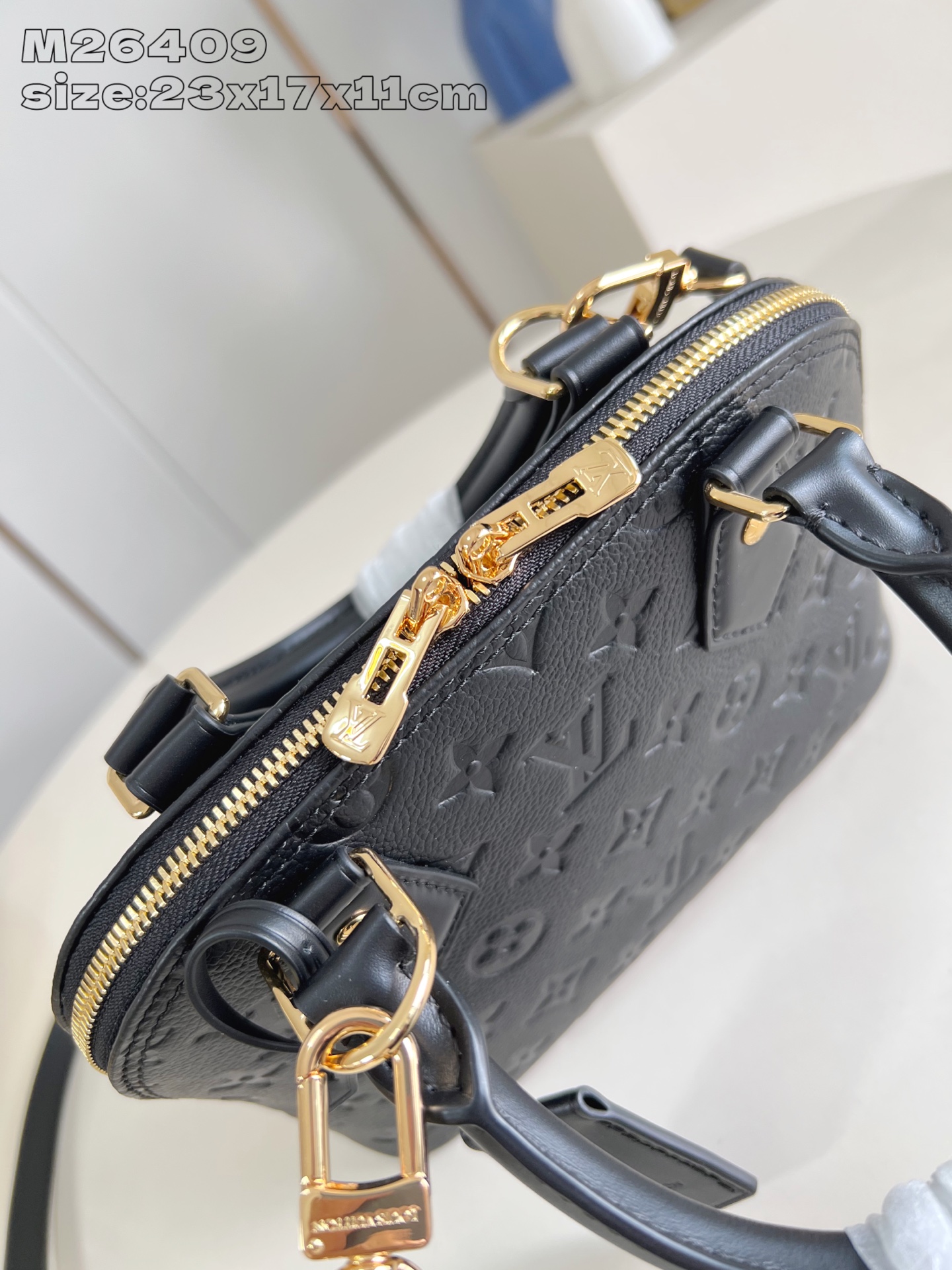 Bagsaaaa LV M26409 Alma BB Black - 23.5cm