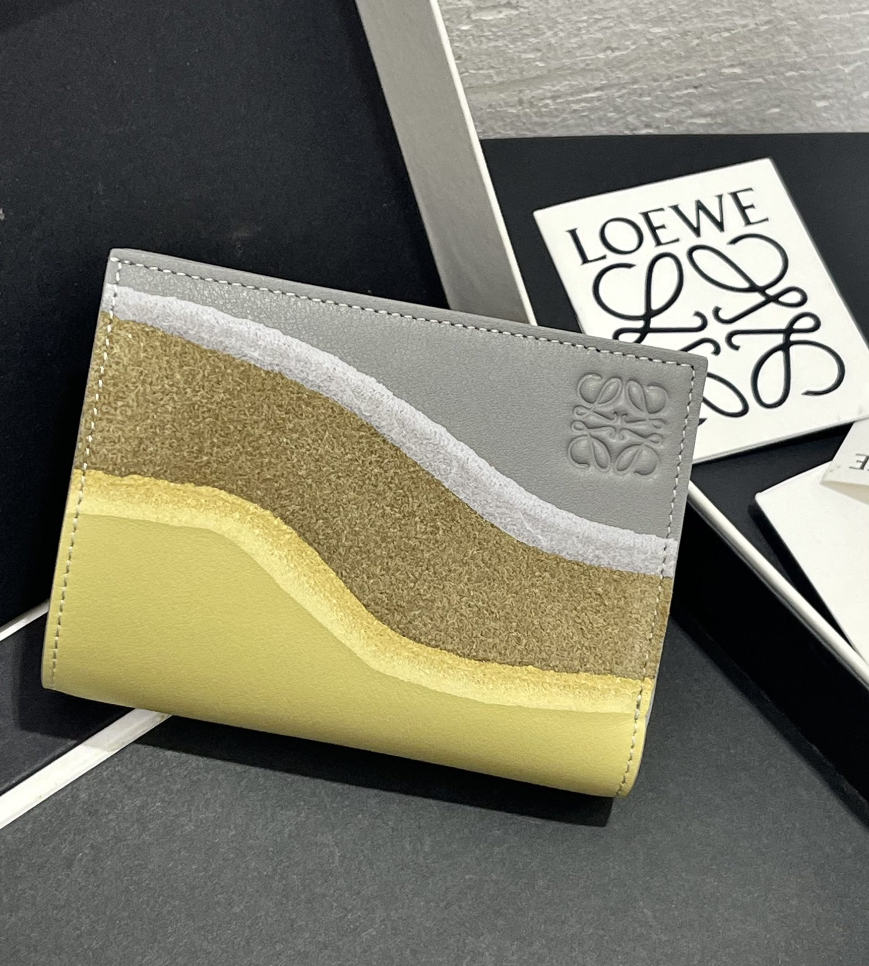 Bagsaaa L0ew* Compact Landscape wallet in nappa calfskin gray - 11cm