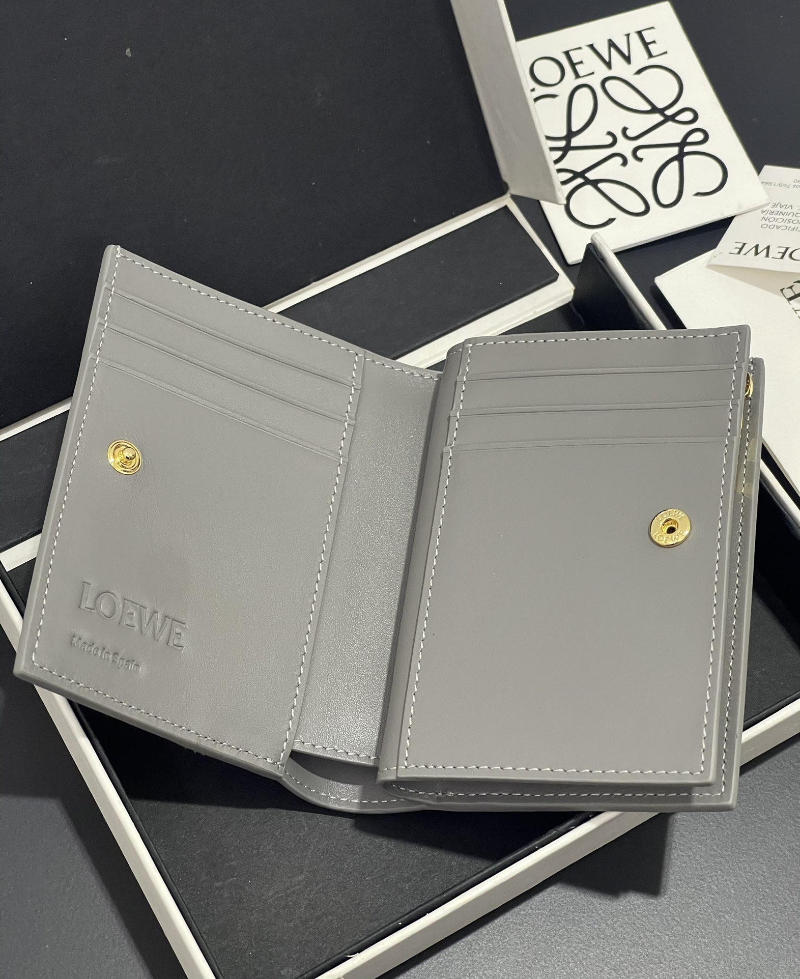 Bagsaaa L0ew* Compact Landscape wallet in nappa calfskin gray - 11cm