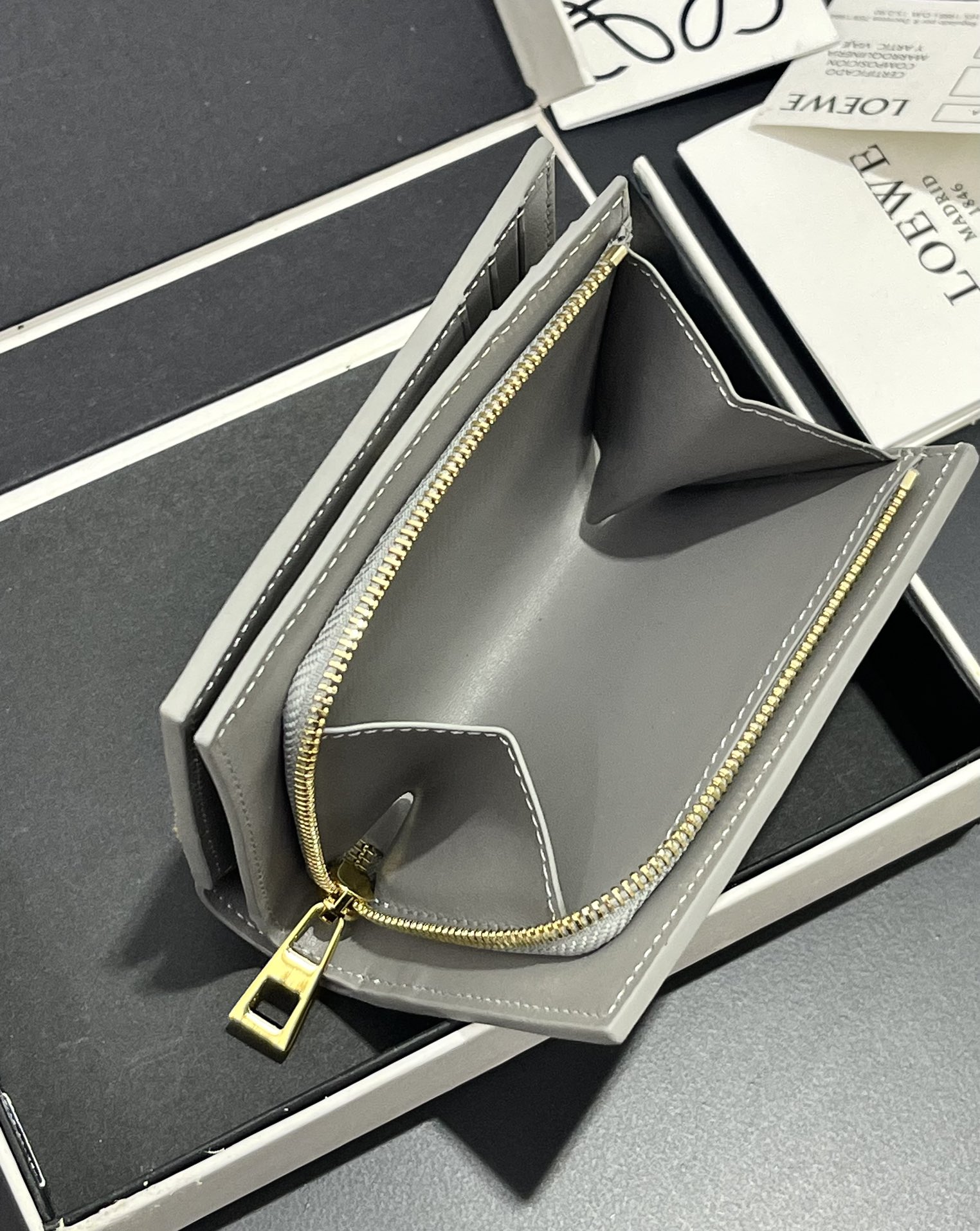 Bagsaaa L0ew* Compact Landscape wallet in nappa calfskin gray - 11cm