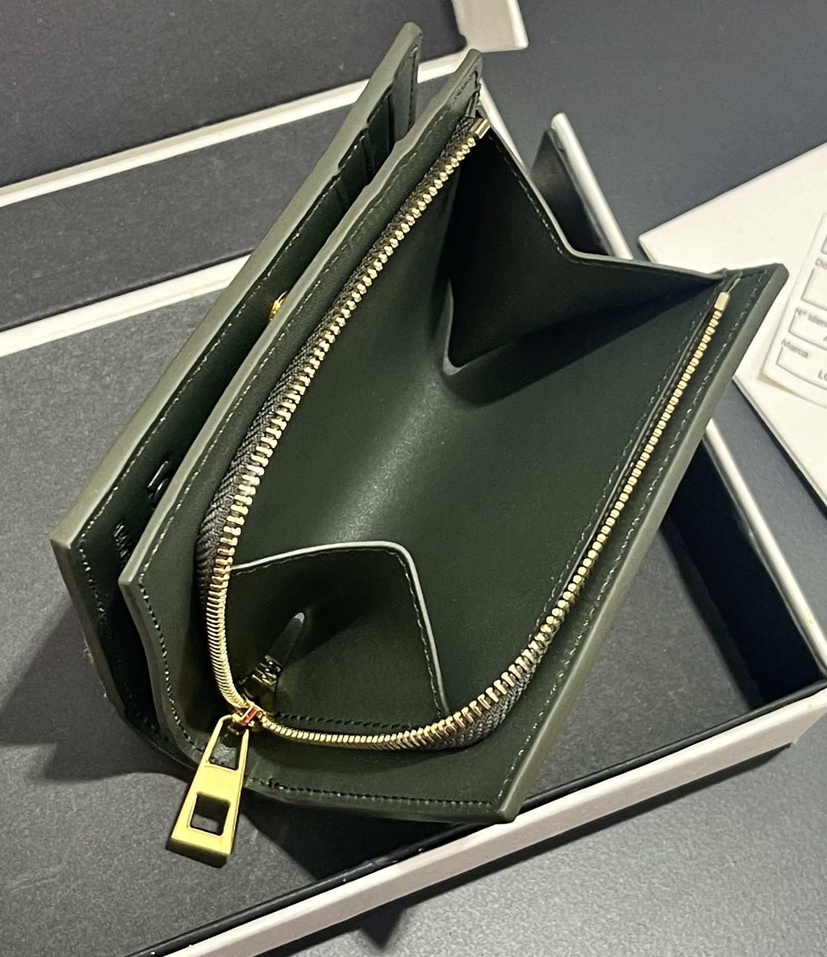 Bagsaaa L0ew* Compact Landscape wallet in nappa calfskin green - 11cm