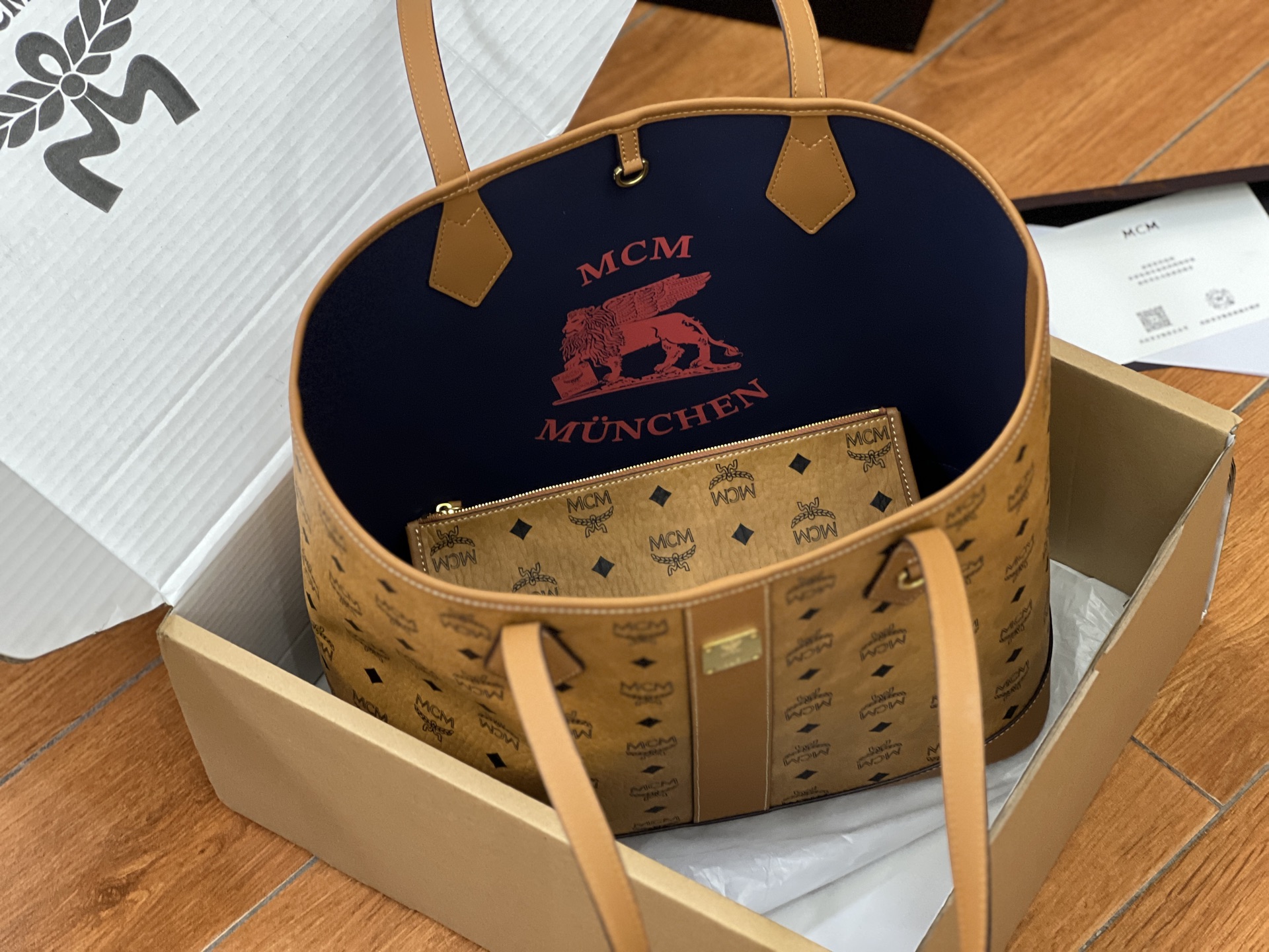 Bagsaaa MCM Medium Reversible Liz Shopper tote bag - 35cm