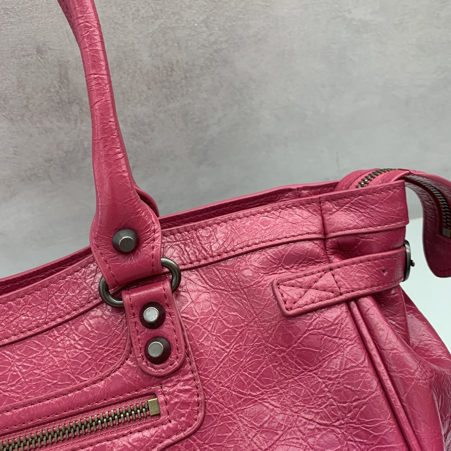 Bagsaaa Ba1en*iaga Le City East/West shoulder bag pink - 31cm