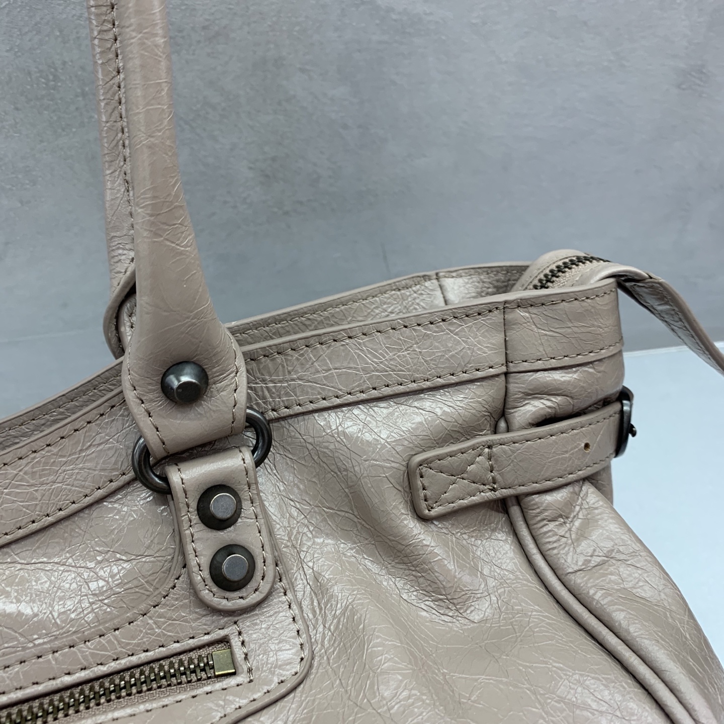 Bagsaaa Ba1en*iaga Le City East/West shoulder bag beige - 31cm