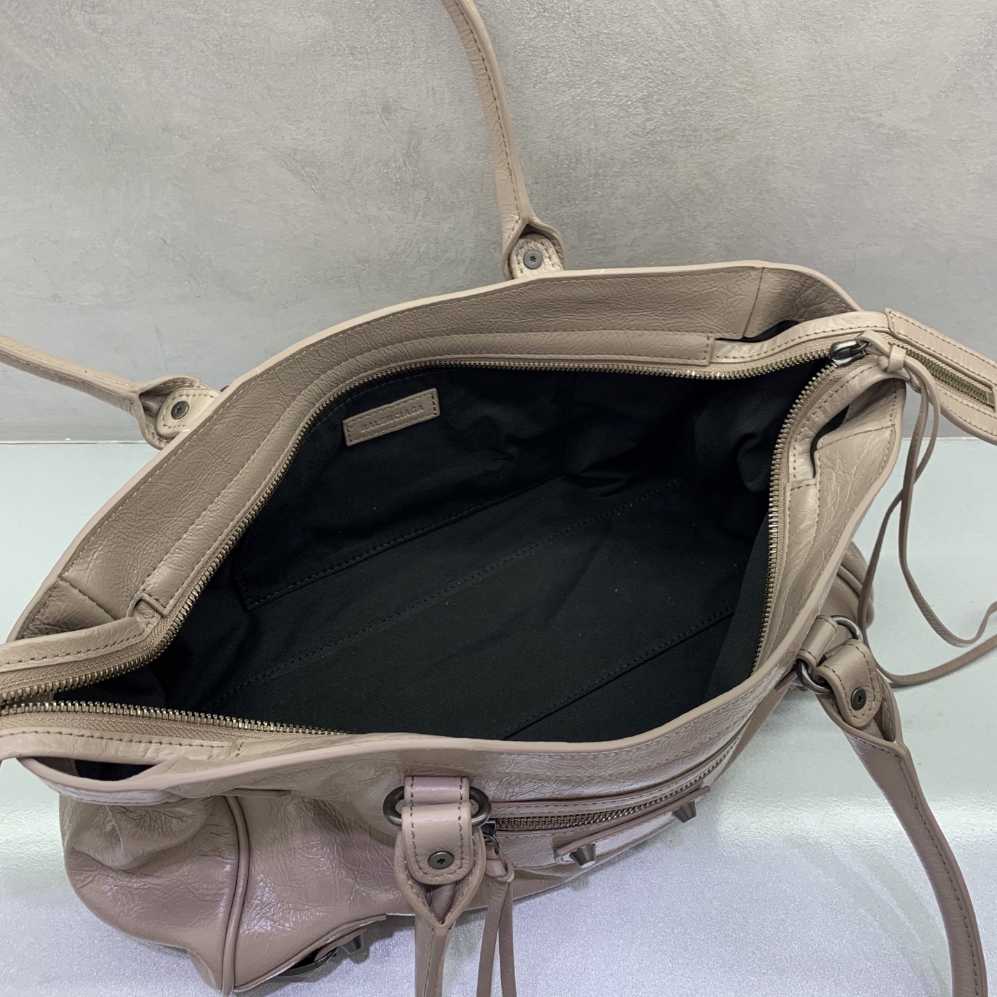 Bagsaaa Ba1en*iaga Le City East/West shoulder bag beige - 31cm