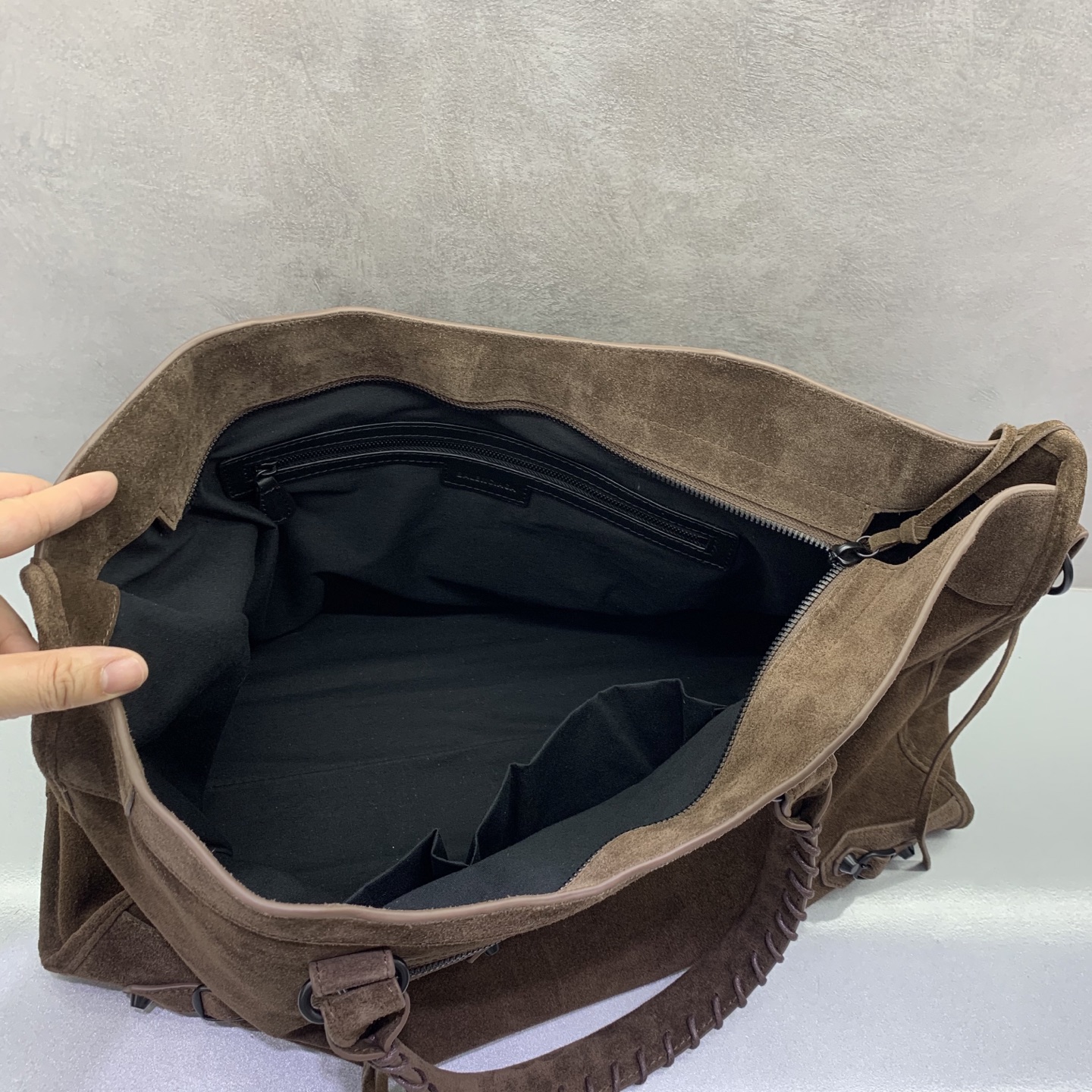 Bagsaaa Ba1en*iaga Le City Bag Large in light espresso waxed suede calfskin brown - 46cm