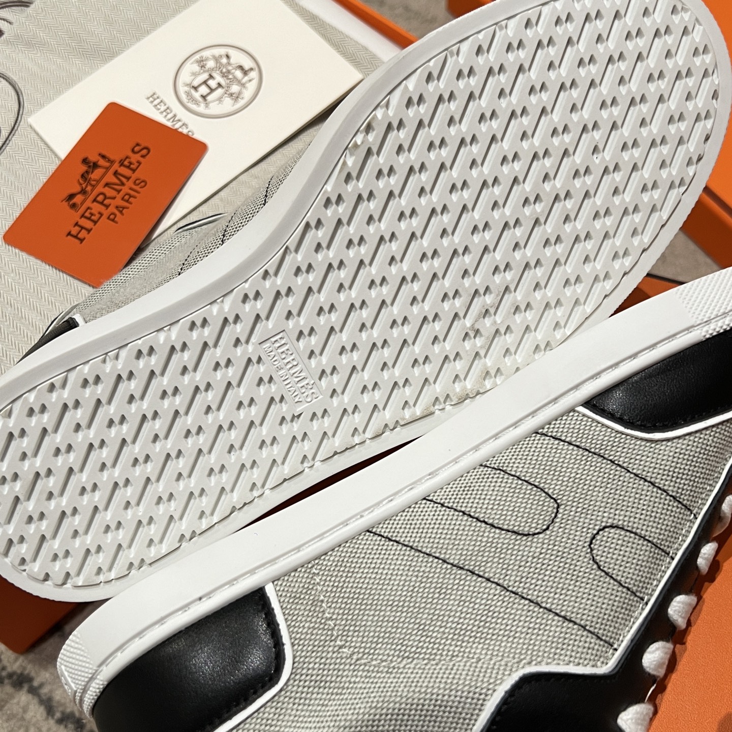 Bagsaaa H**me5 Match sneaker black & beige