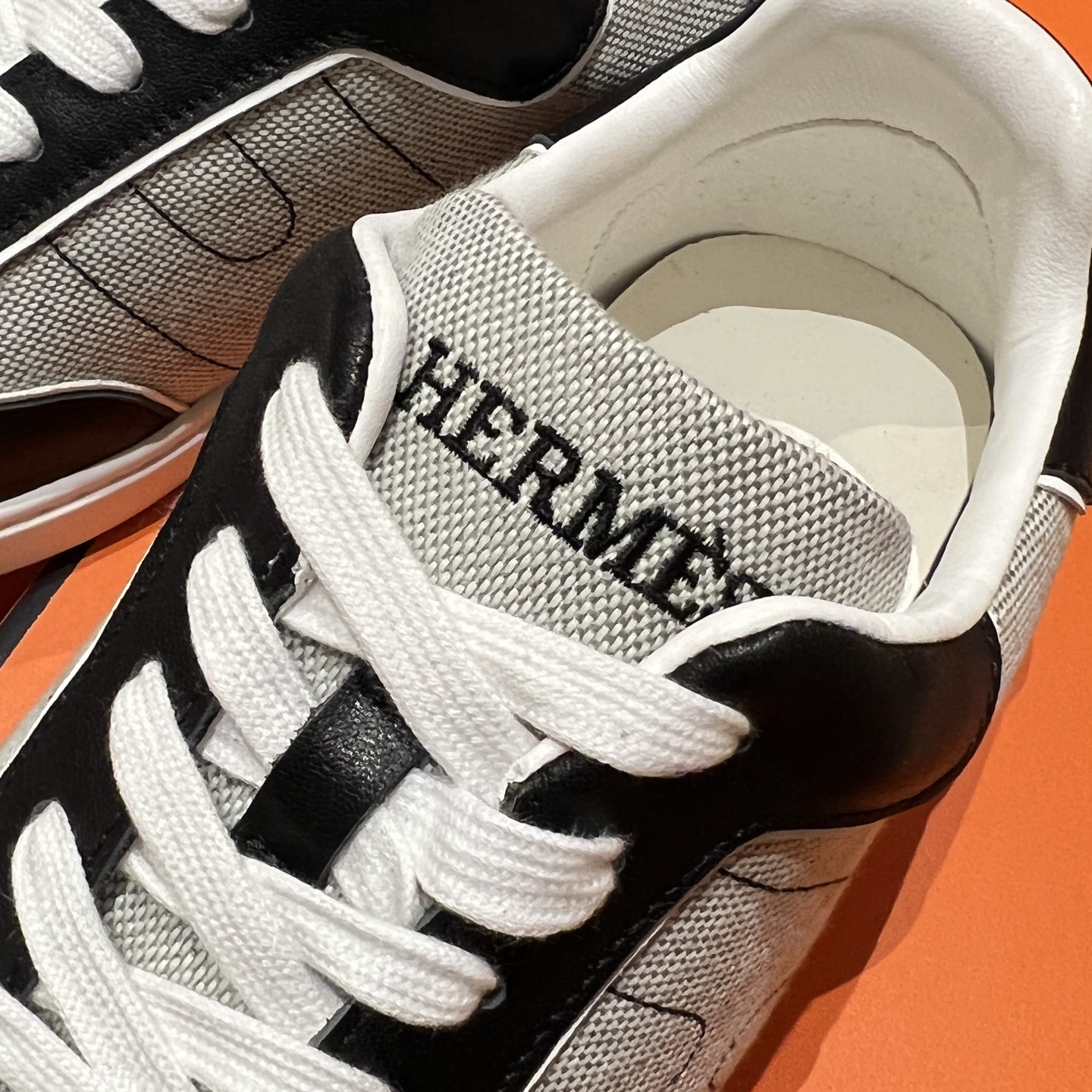 Bagsaaa H**me5 Match sneaker black & beige
