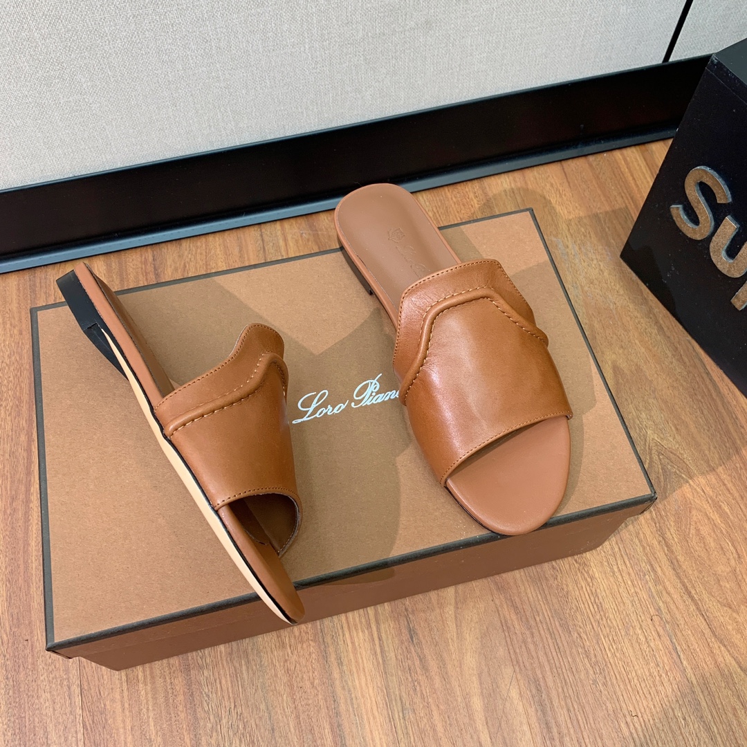 Bagsaaa L0r0 P1ana Sesia leather slides in tan