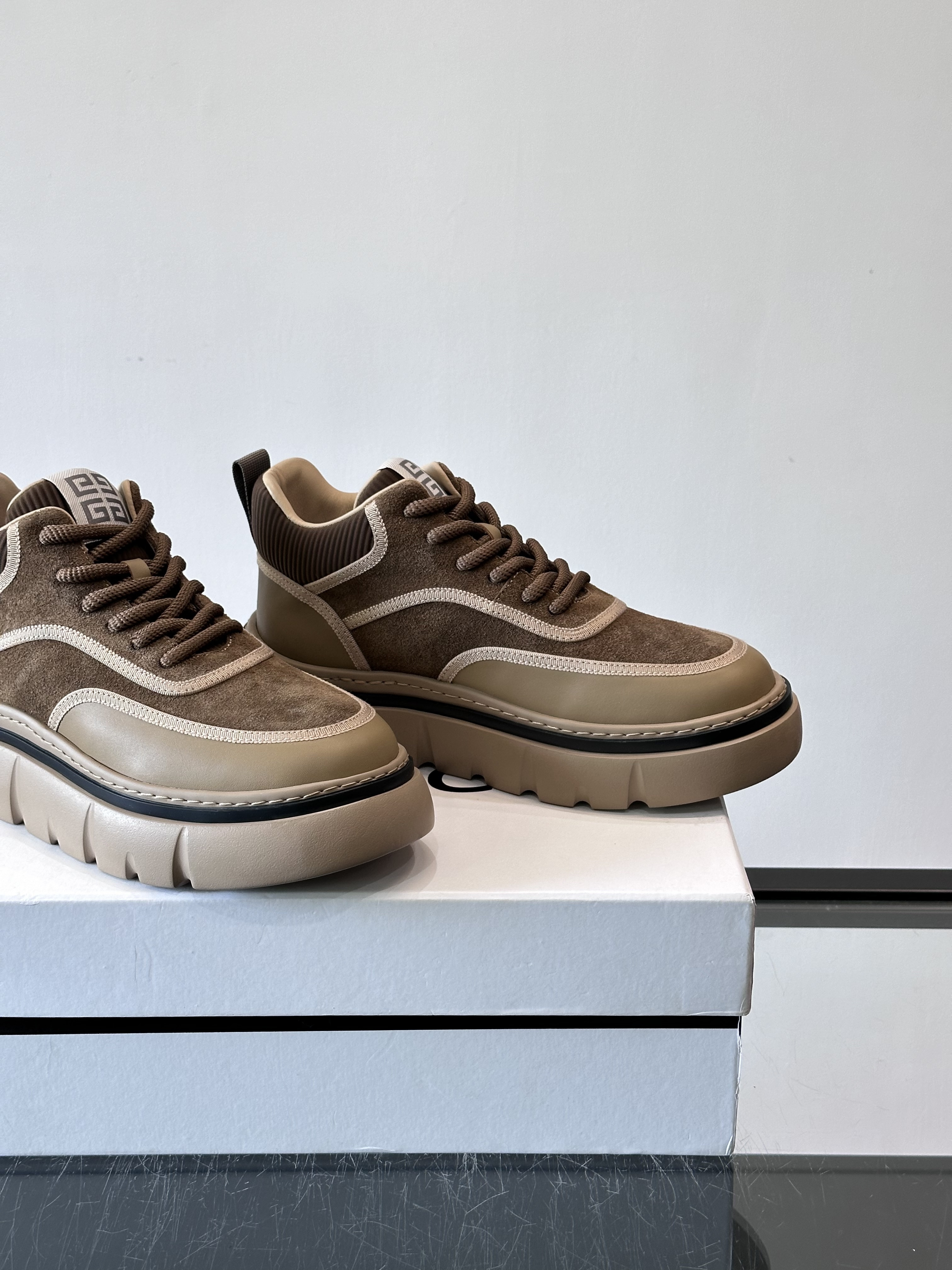 Bagsaaa Givenchy City Sport sneakers in suede dark beige