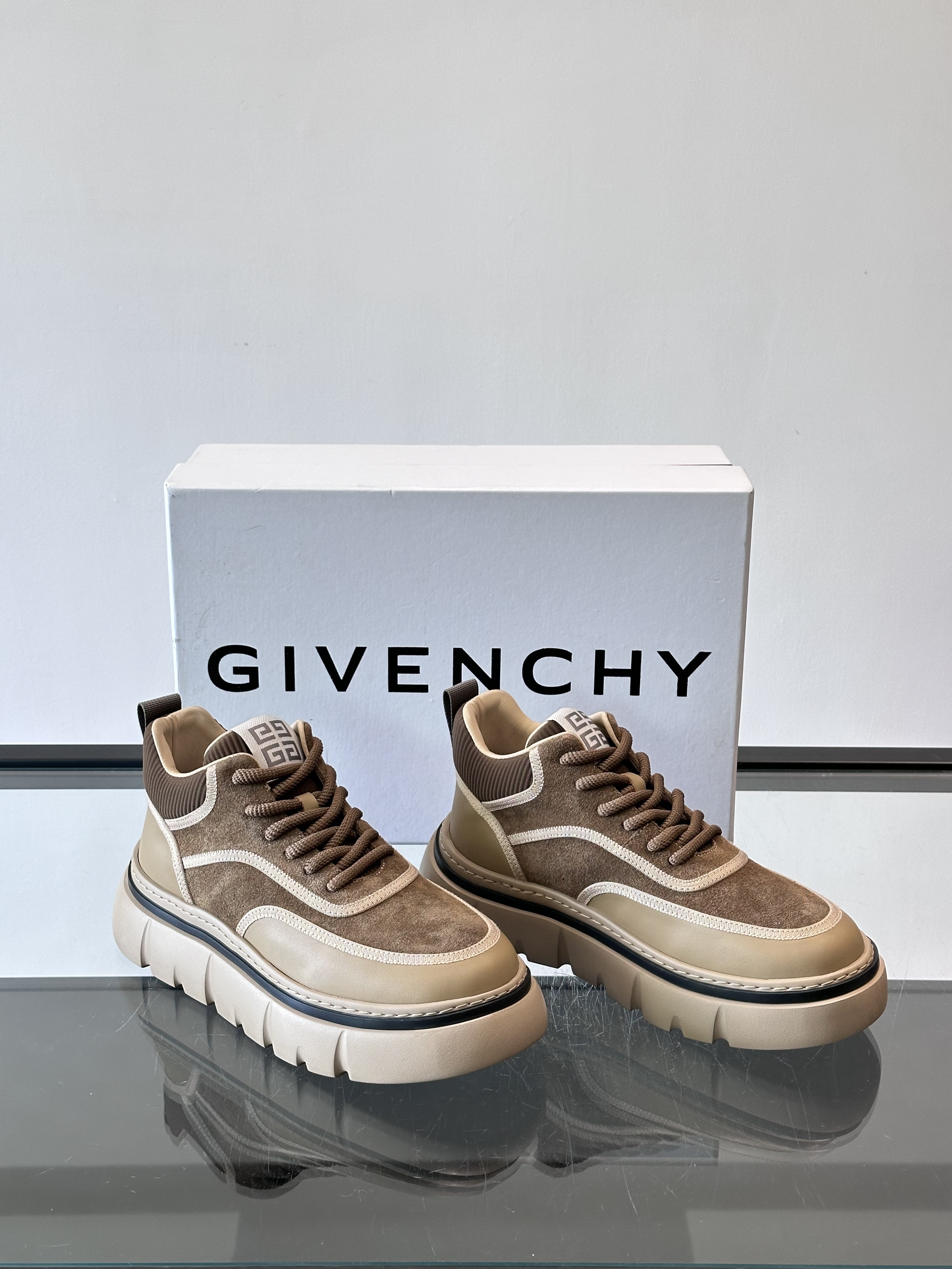 Bagsaaa Givenchy City Sport sneakers in suede dark beige