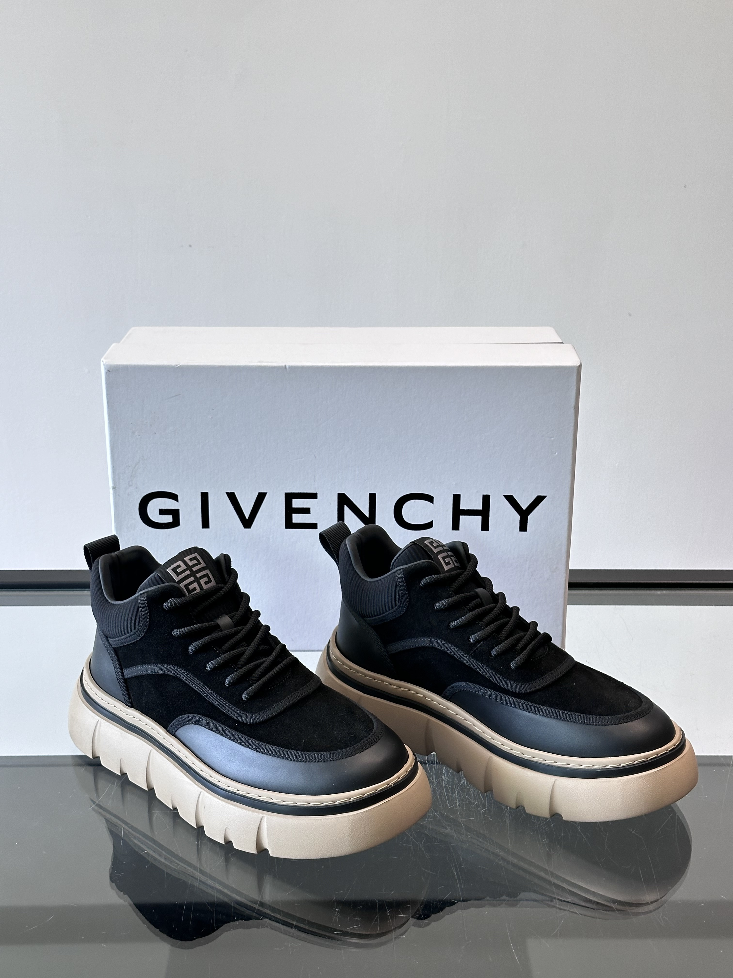 Bagsaaa Givenchy City Sport sneakers in suede black