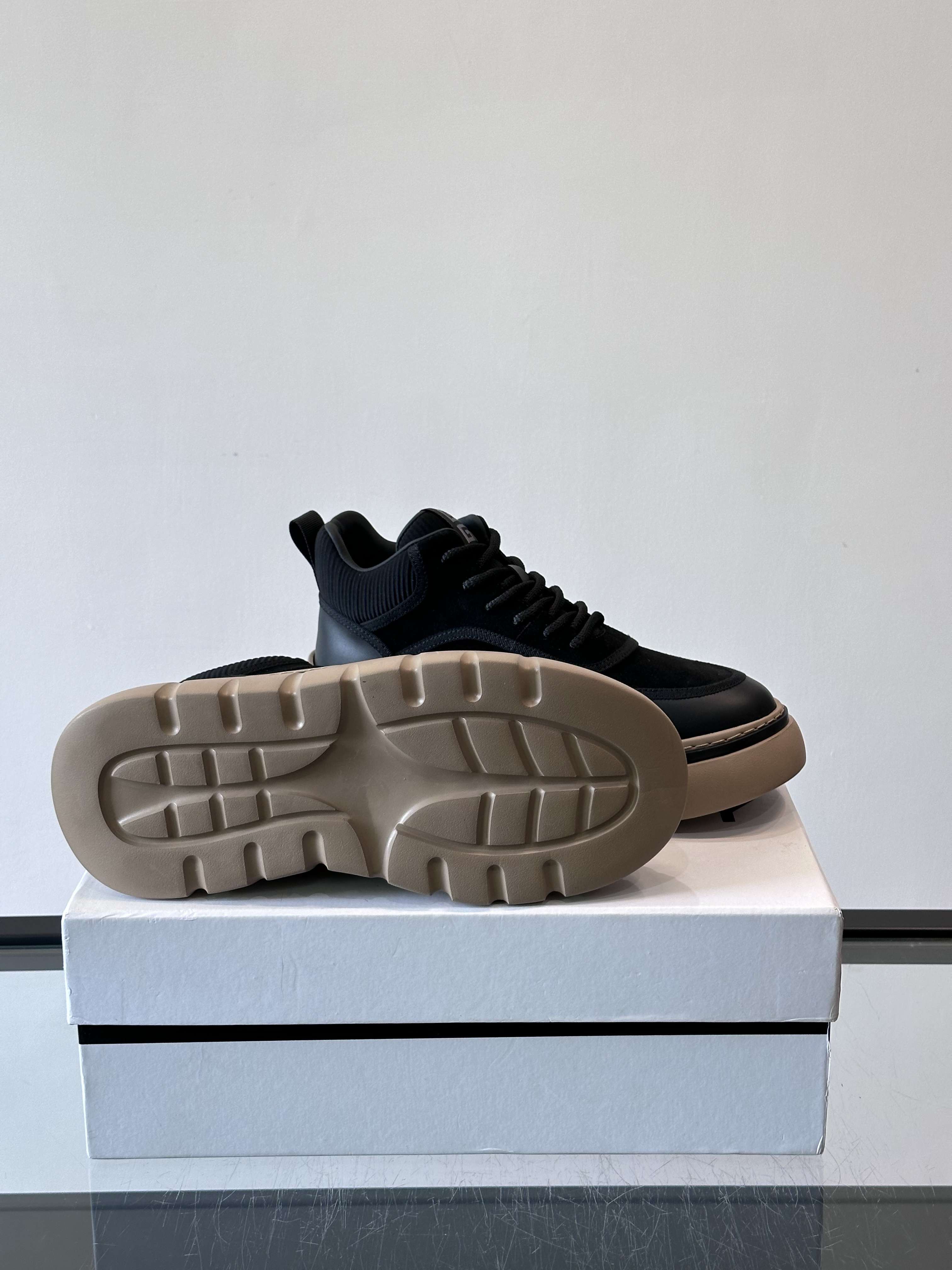 Bagsaaa Givenchy City Sport sneakers in suede black