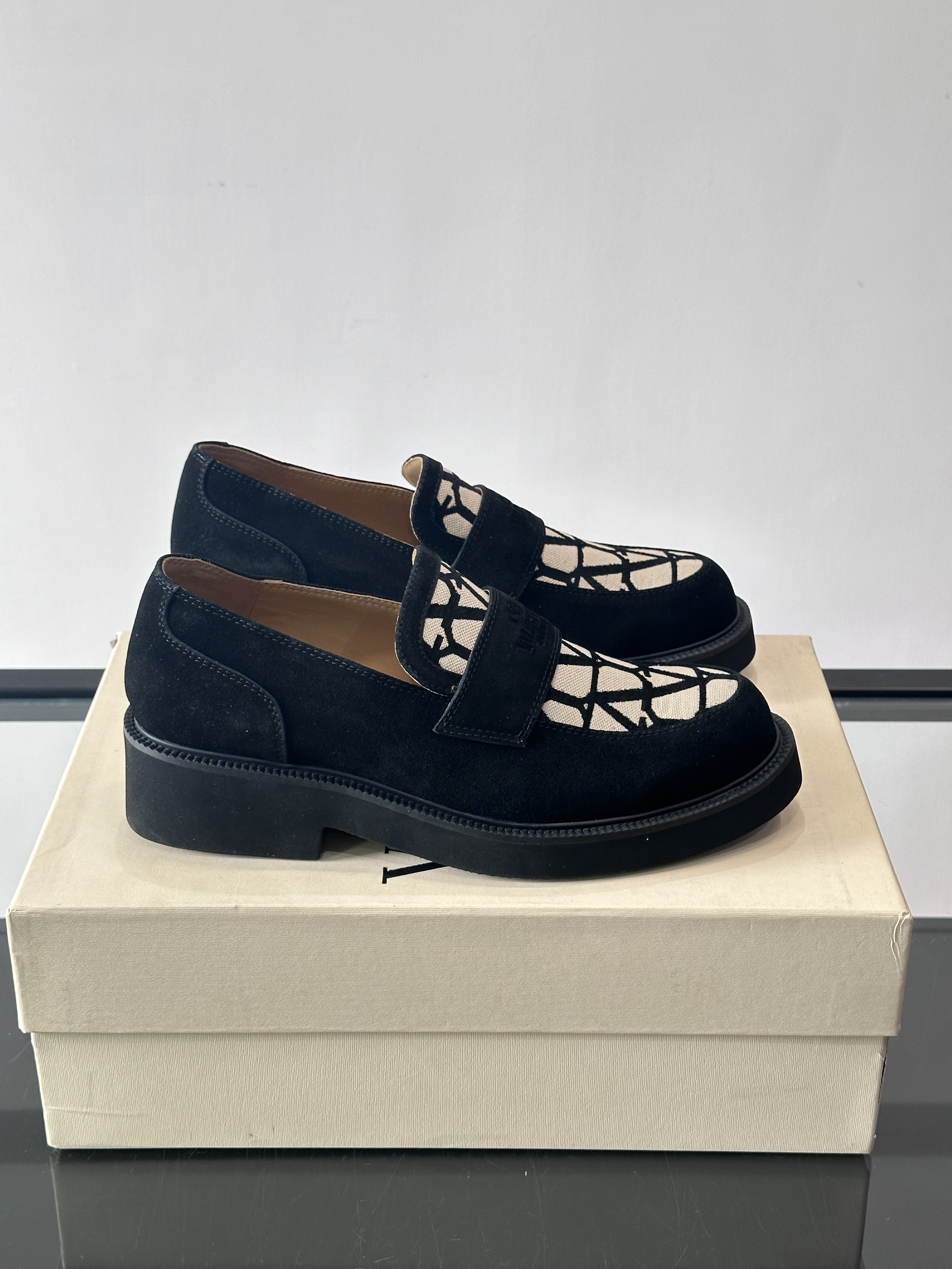 Bagsaaa Va1e*ntin0 Garavani Toile Iconographe loafers