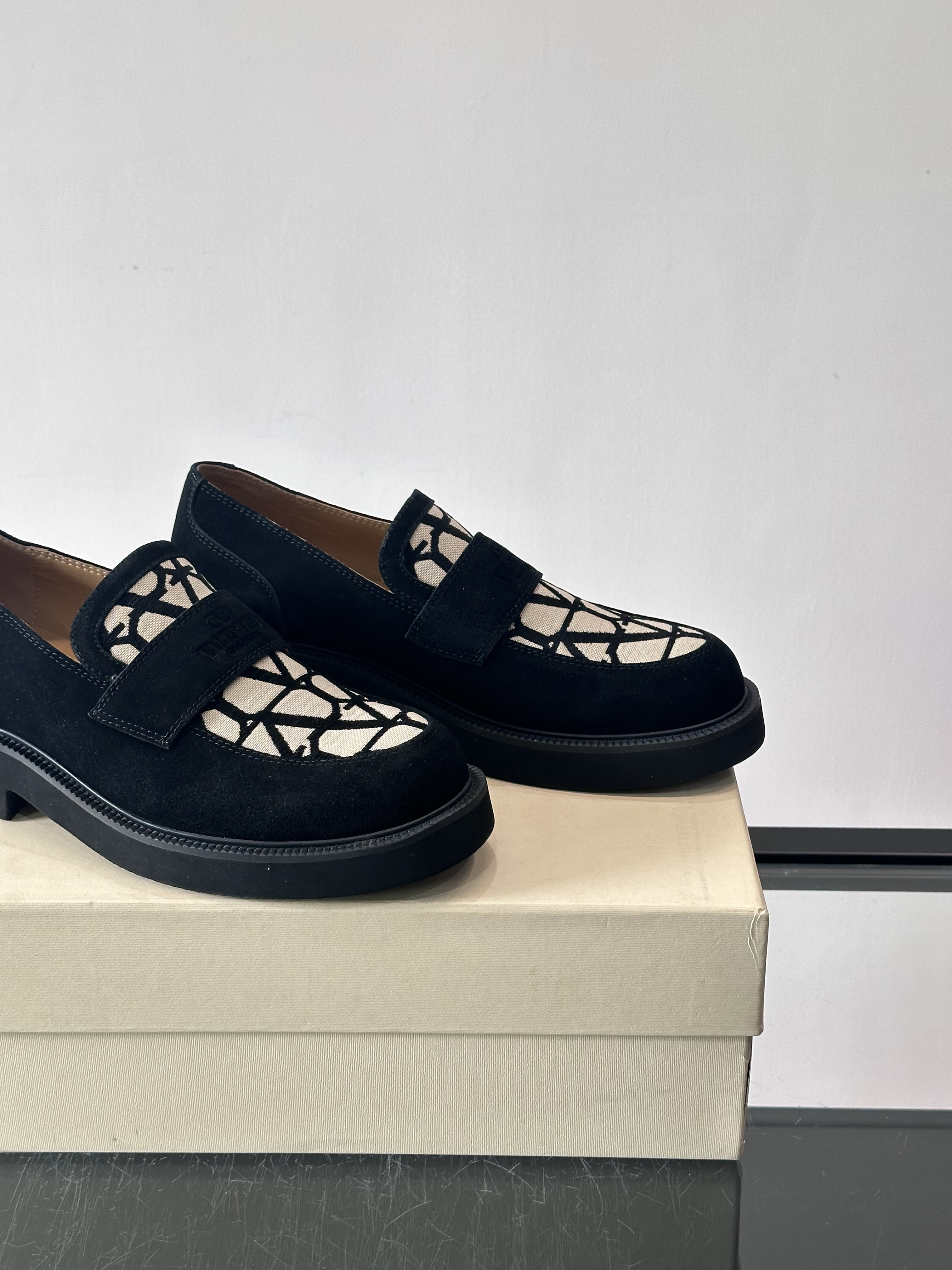 Bagsaaa Va1e*ntin0 Garavani Toile Iconographe loafers