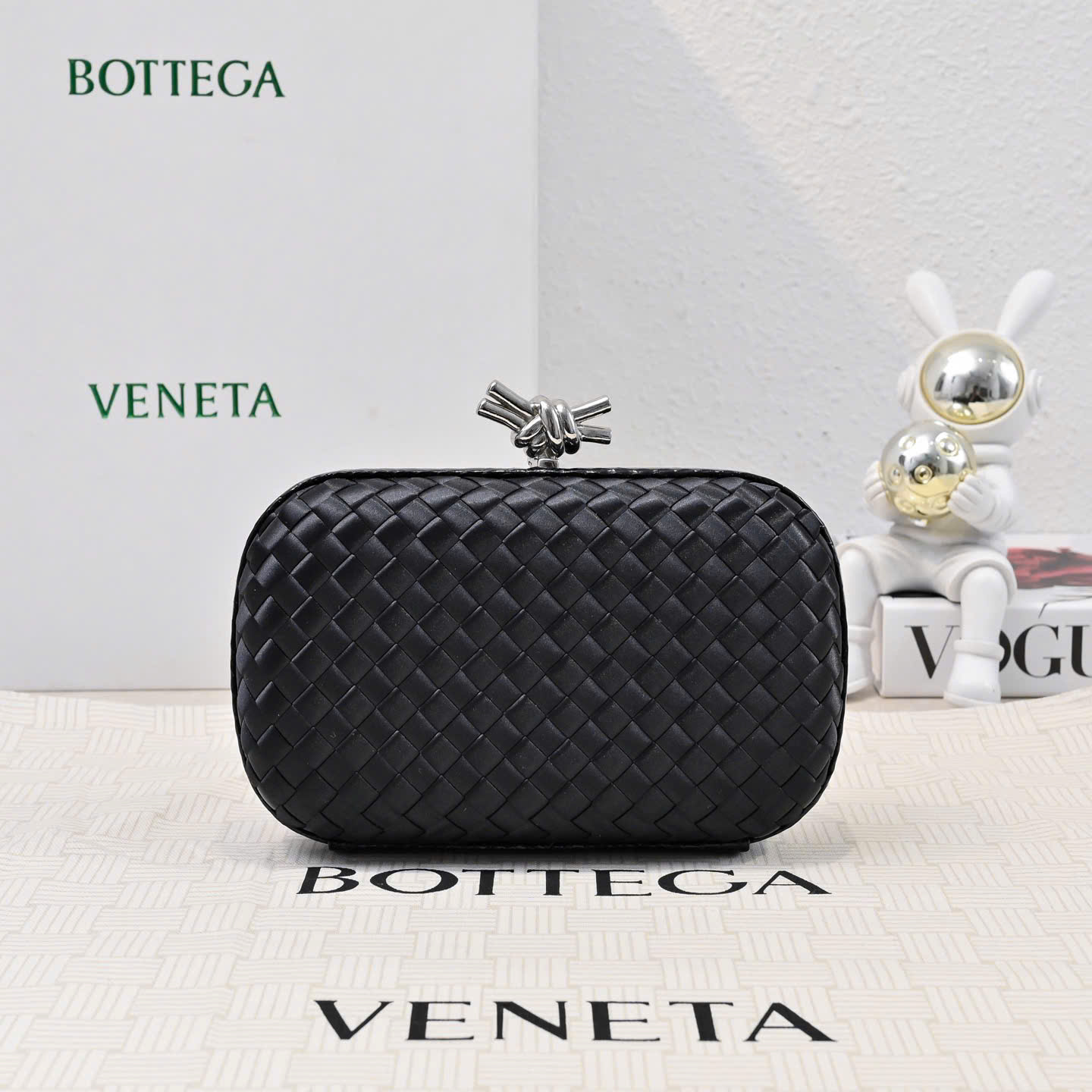 Bagsaaa B0tt*ga Ven*ta Intrecciato Knot clutch bag black - 20cm