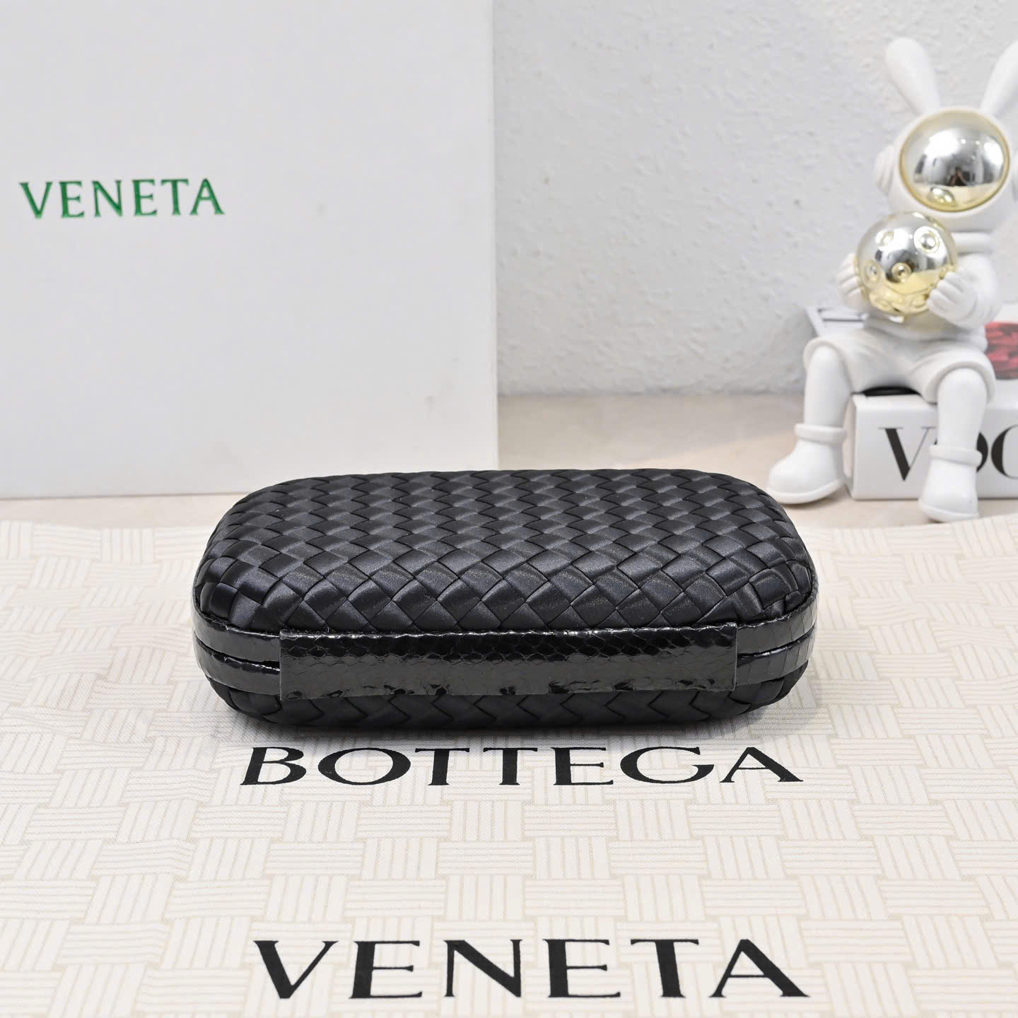 Bagsaaa B0tt*ga Ven*ta Intrecciato Knot clutch bag black - 20cm